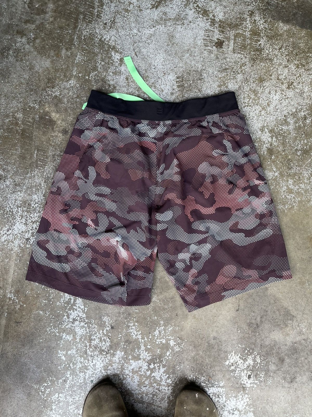 Lululemon Lululemon Performance Shorts Size US 36 / EU 52 - 2 Thumbnail