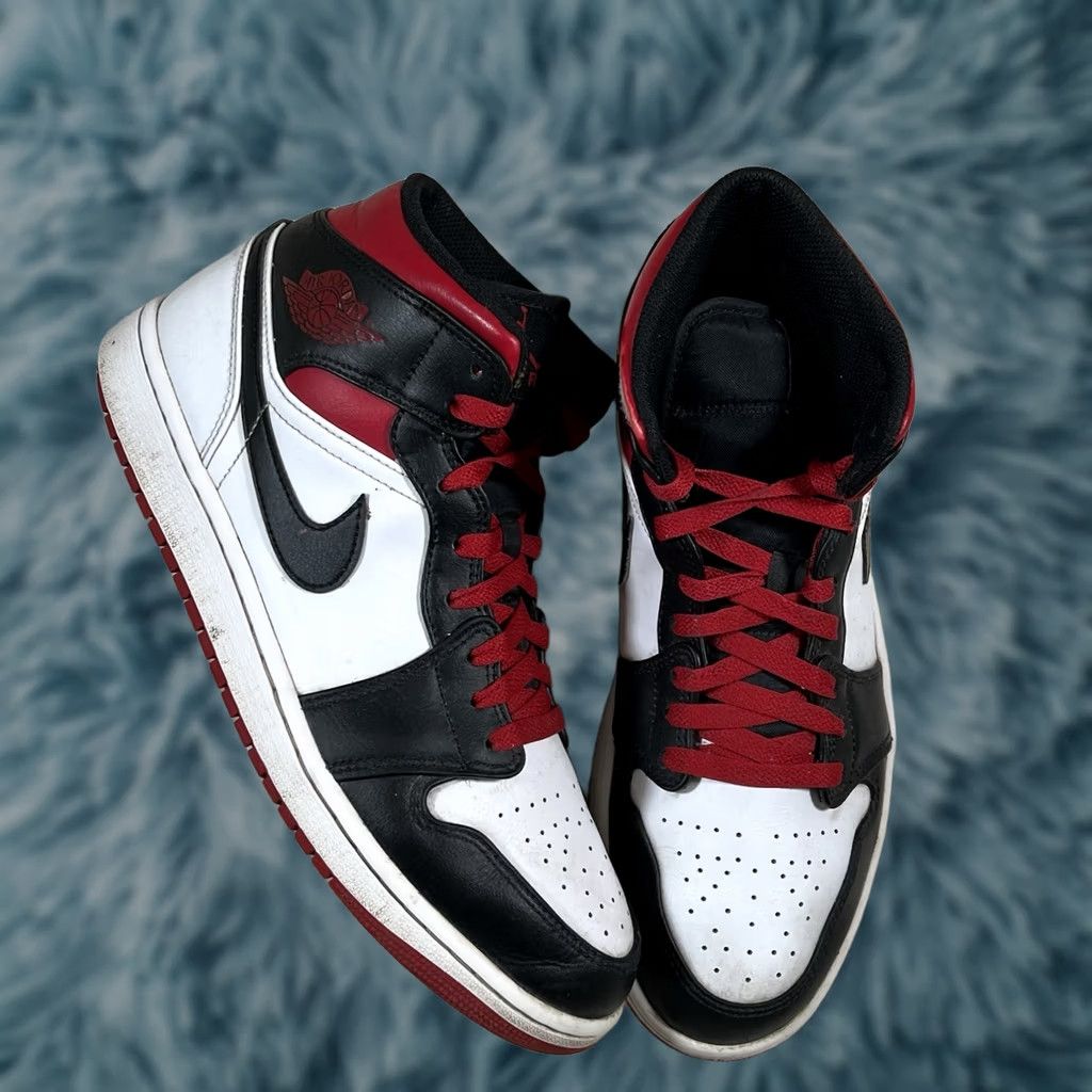 Jordan Brand Jordan Air Jordan 1 Mid DQ8426-106 Gym Red Black White Leather Mens 10.5 Size US 11 / EU 44 - 1 Thumbnail