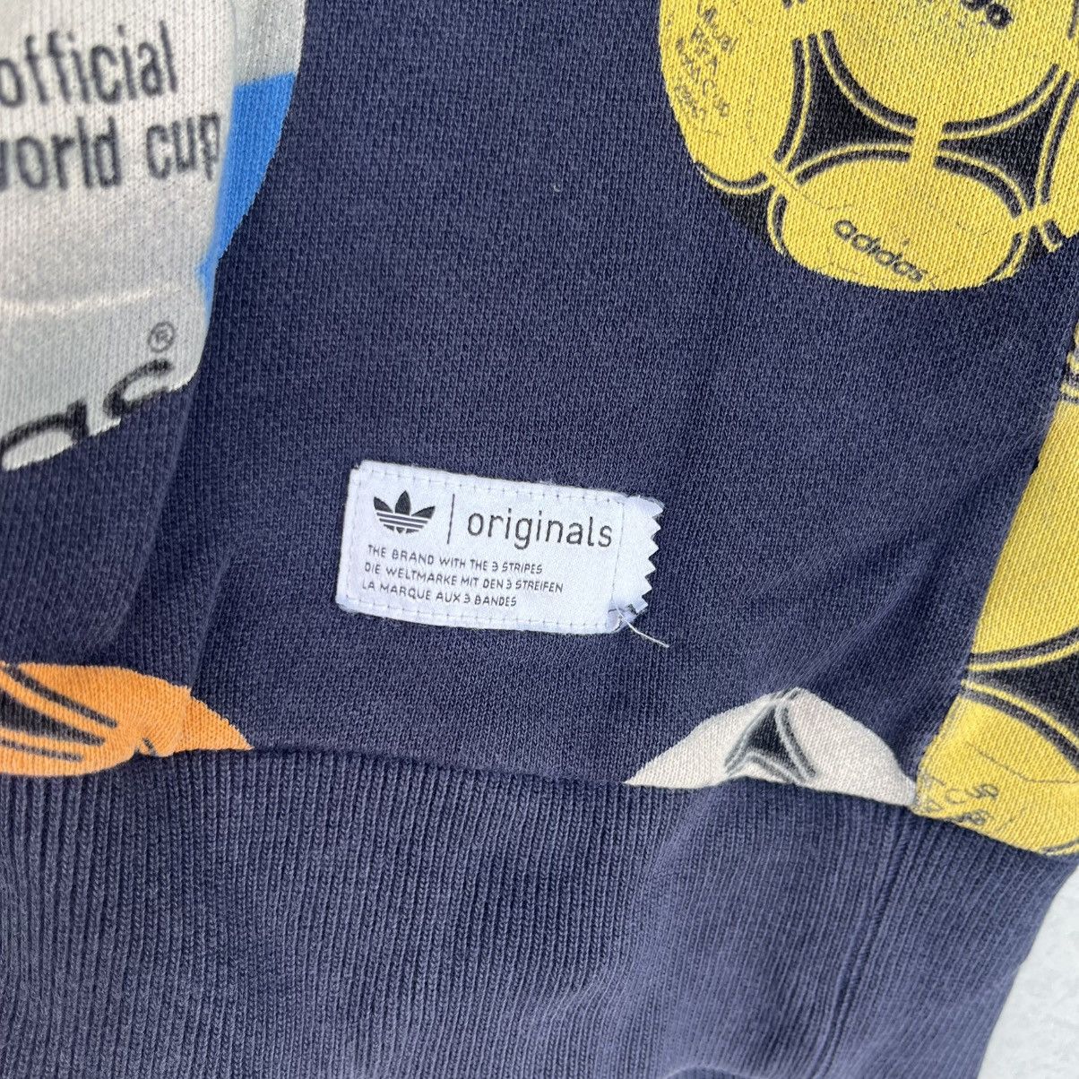 Other Vintage AdidasOriginals Black Soccer Ball Sweatshirt Size M Size US M / EU 48-50 / 2 - 5 Thumbnail