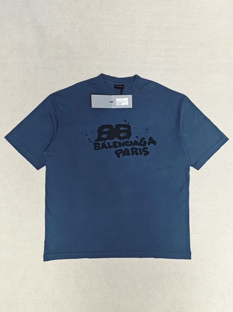 Balenciaga Balenciaga Graffiti do old damage logo short sleeve Size US L / EU 52-54 / 3 - 1 Thumbnail