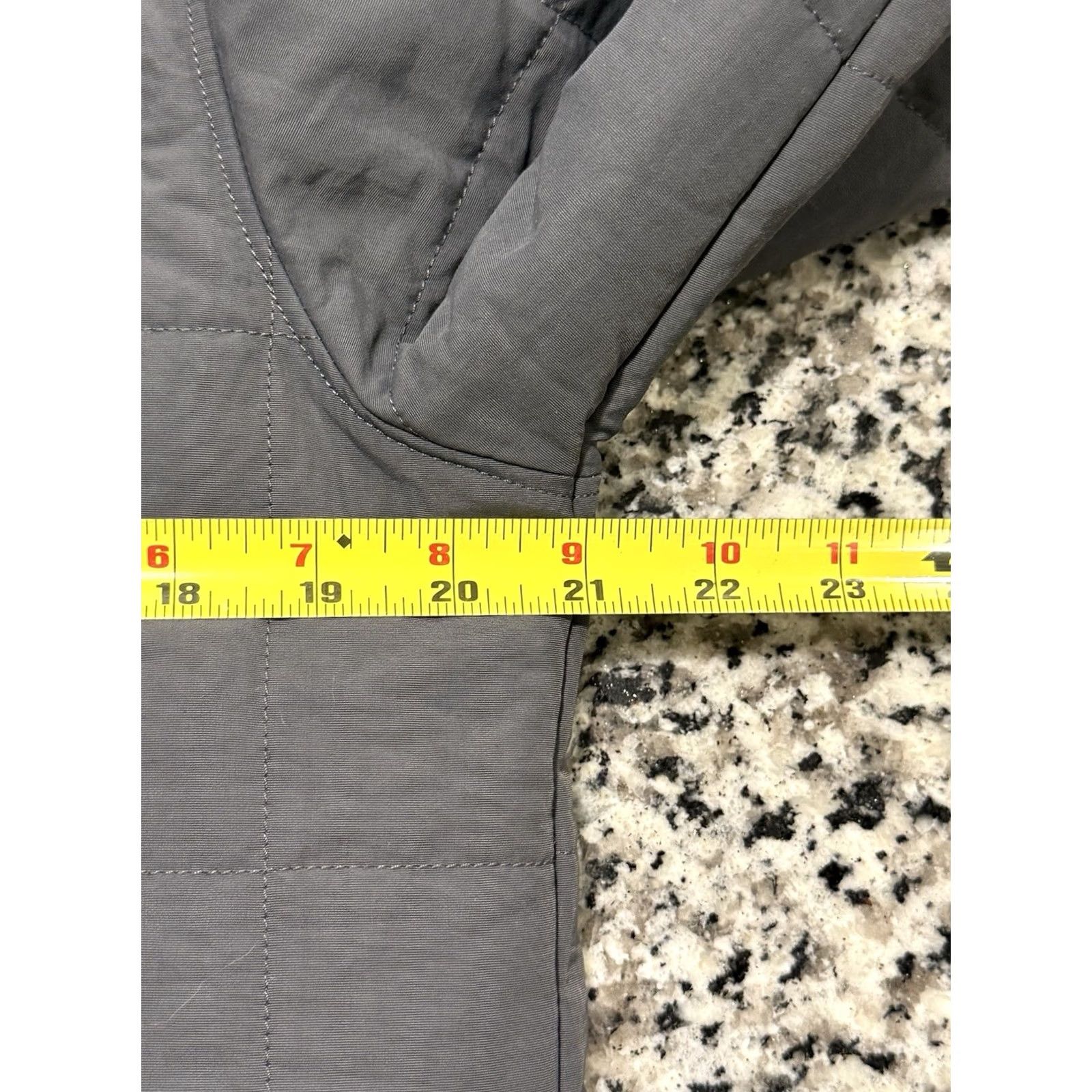 Patagonia Patagonia Shirt Jacket Mens Small Gray Fleece Lined Isthmus Quilted Shacket Shirt Jacket Mens Small Gray Quilted Shacket Patagonia Size US S / EU 44-46 / 1 - 3 Thumbnail