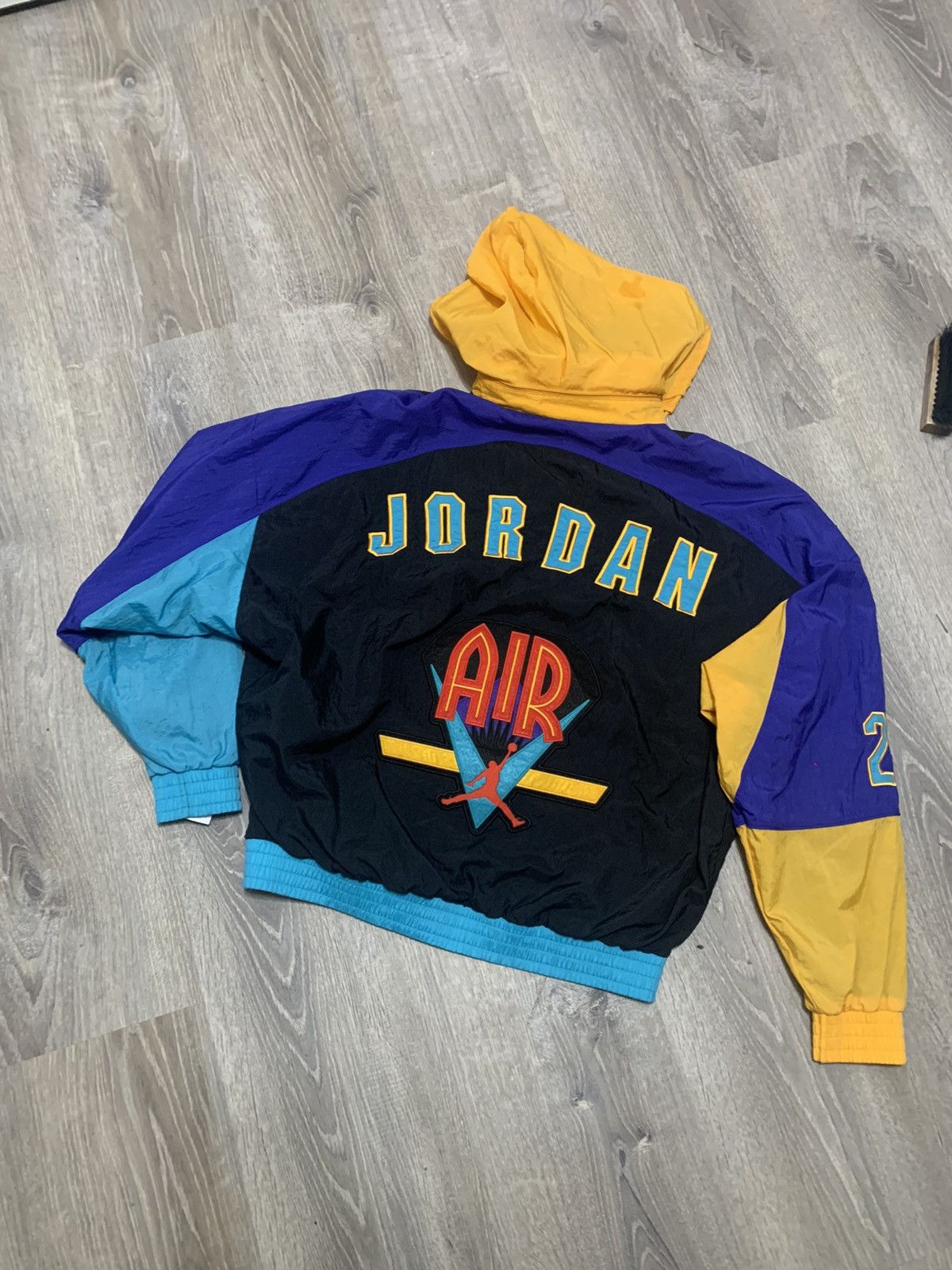 image of Vintage Air Jordan Nike Windbreaker in Black, Men's (Size Medium)