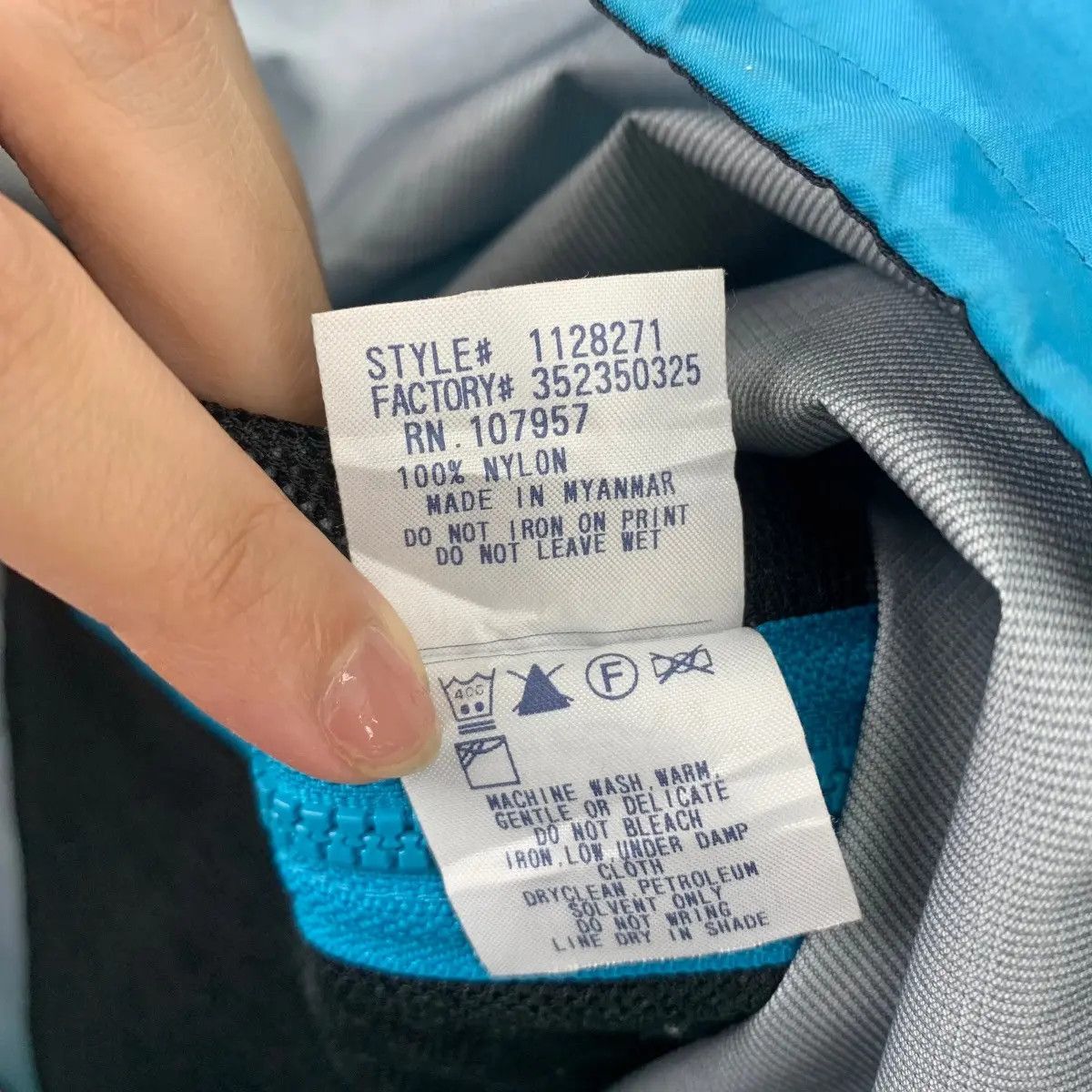 Montbell Vintage MONTBELL JAPAN Outdoor Blue Nylon Hoodie Jacket Size M / US 6-8 / IT 42-44 - 7 Thumbnail