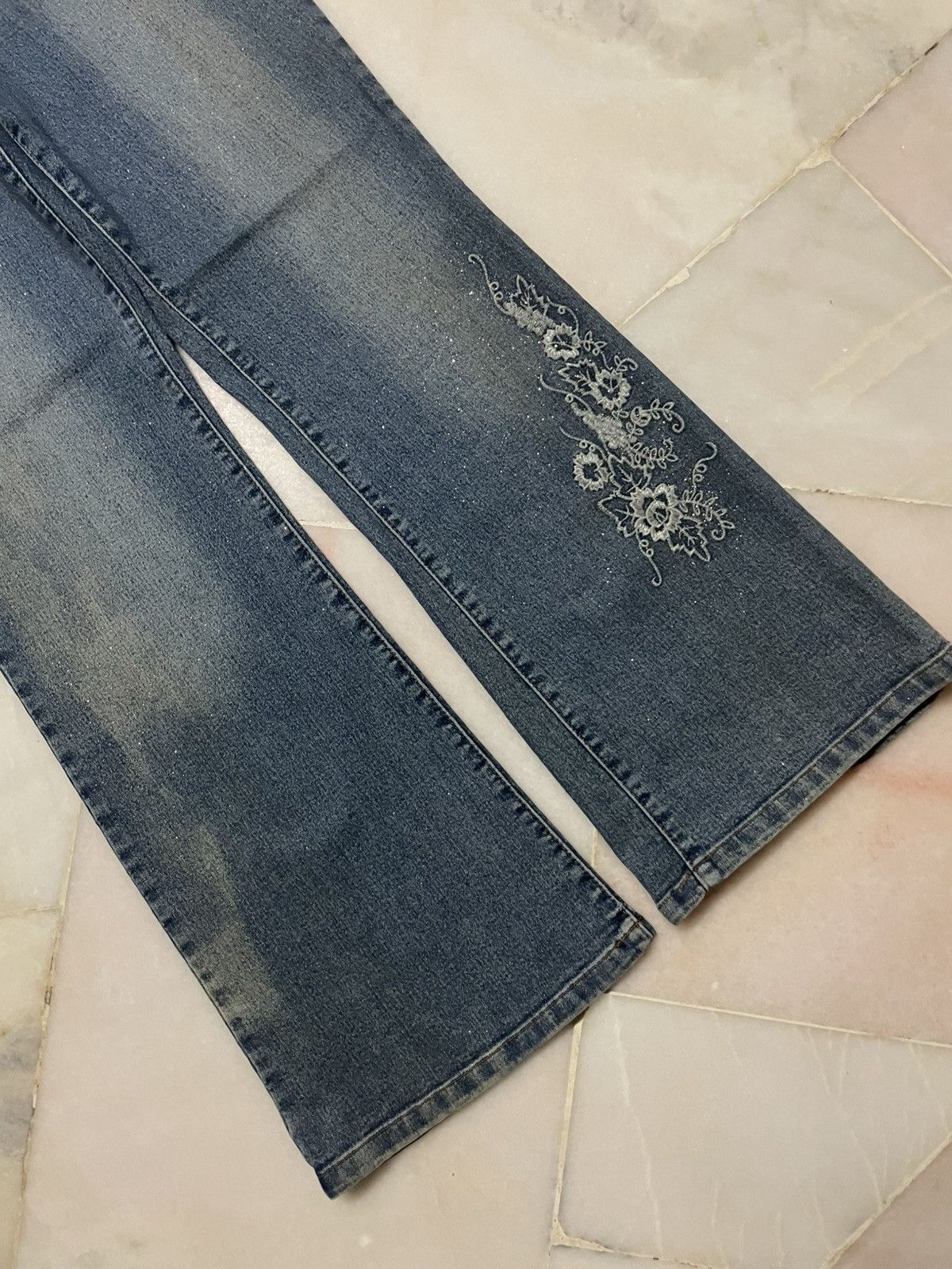Japanese Brand 💥Rare💥Vintage Japanese Flora Art Embroidery Bootcut Jean Size 32" / US 10 / IT 46 - 6 Thumbnail