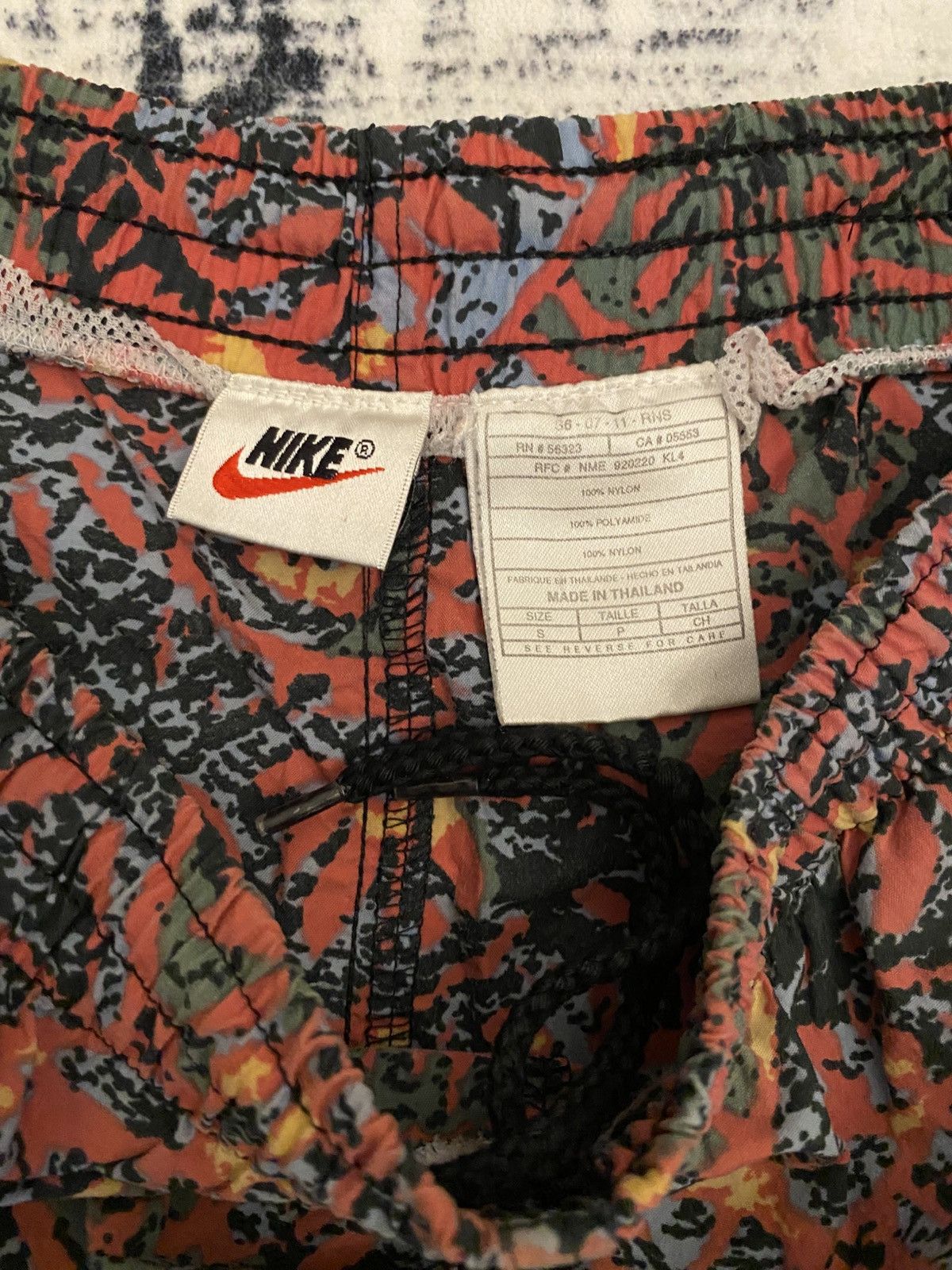 Nike × Vintage Nike Vintage 90s All Over Print Swim Shorts Chubbie Small Size US 31 - 4 Thumbnail