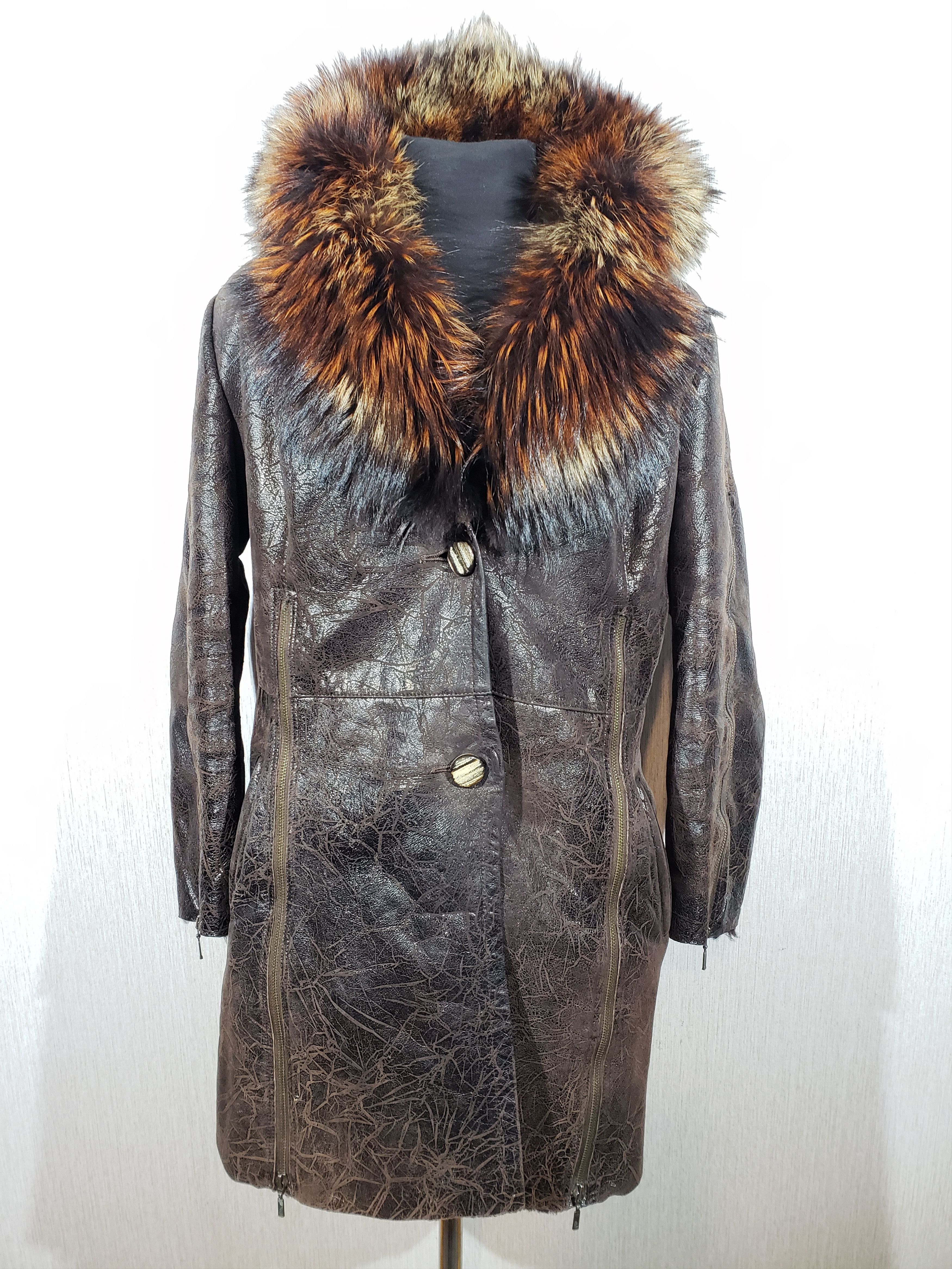 Other Stylish brown sheepskin coat with a warm fluffy collar. Size XL / US 12-14 / IT 48-50 - 1 Thumbnail