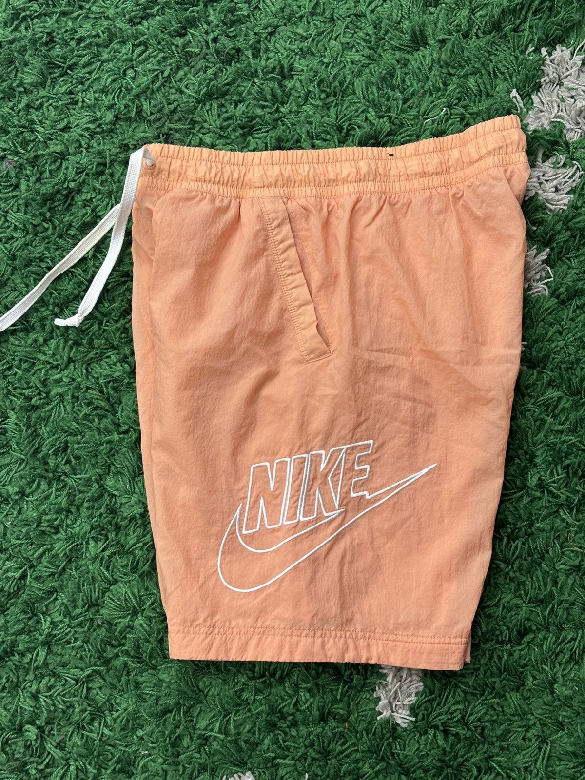 Nike Vintage Nike Nylon shorts size Medium Size US 34 / EU 50 - 2 Thumbnail