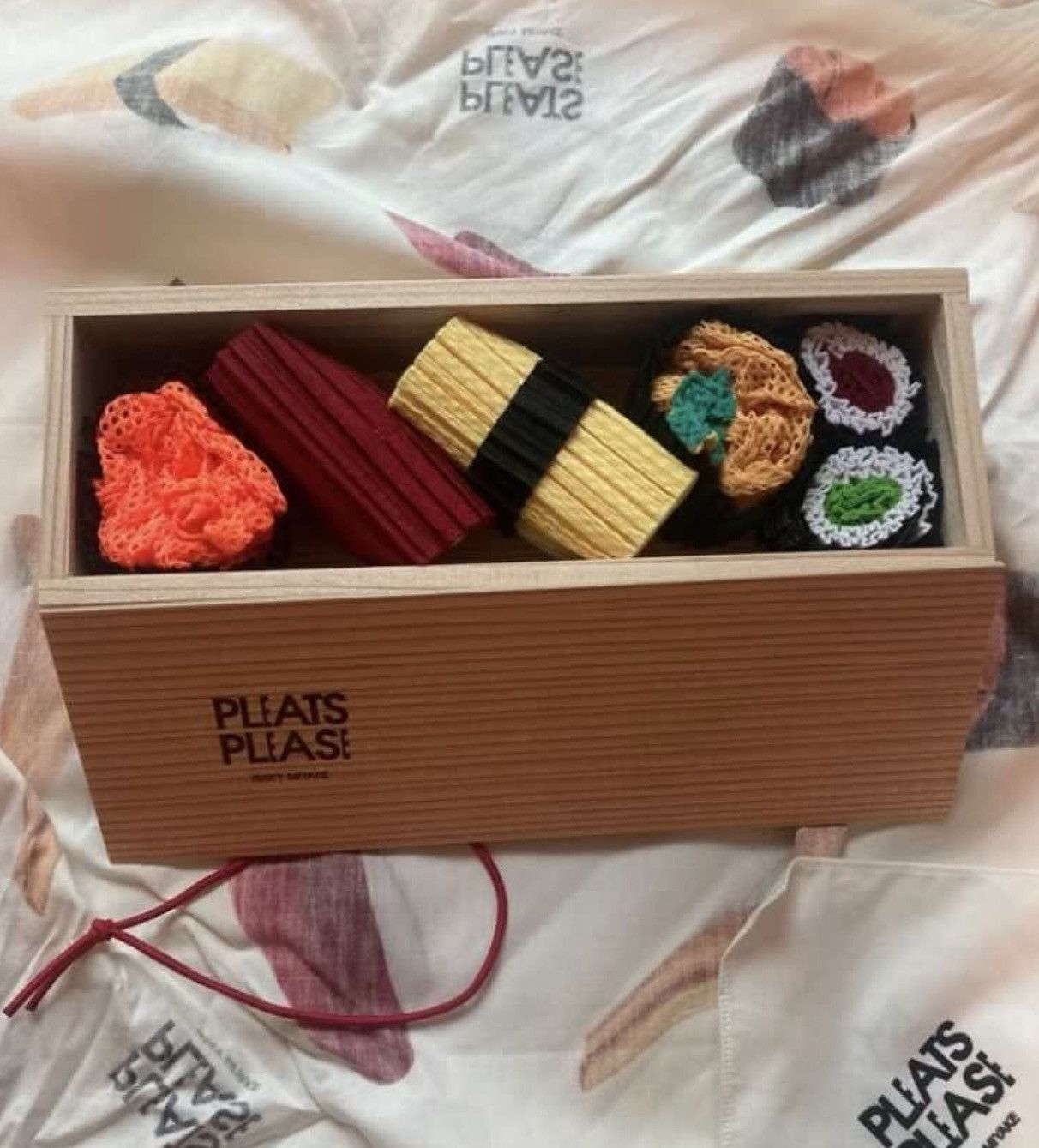 Issey Miyake × Pleats Please Issey Miyake Issey Miyake pleats please sushi bag pouch handkerchief Size ONE SIZE - 1 Thumbnail