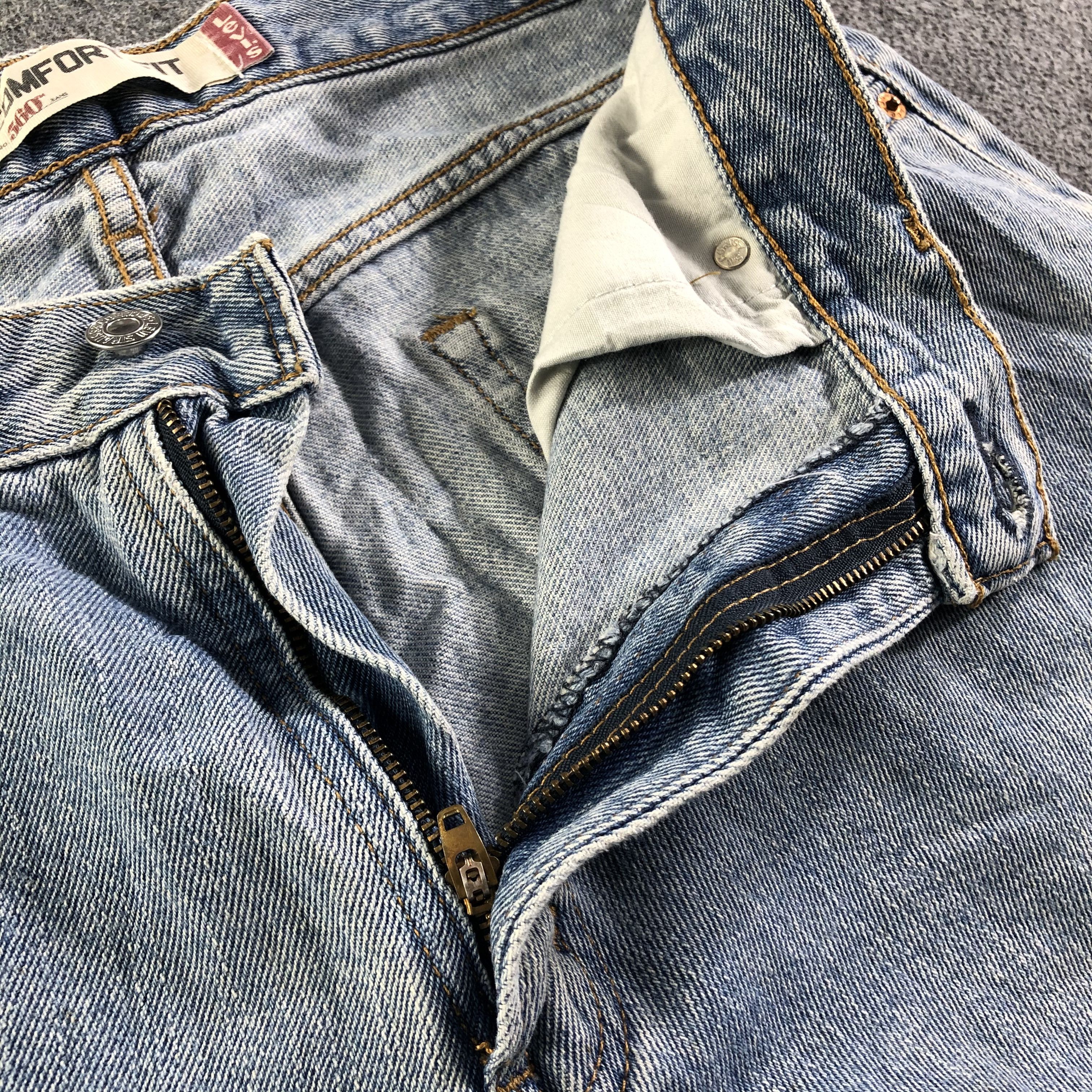 Levi's Vintage Light Wash Levis 560 Jeans-J4101 Size US 35 - 8 Thumbnail
