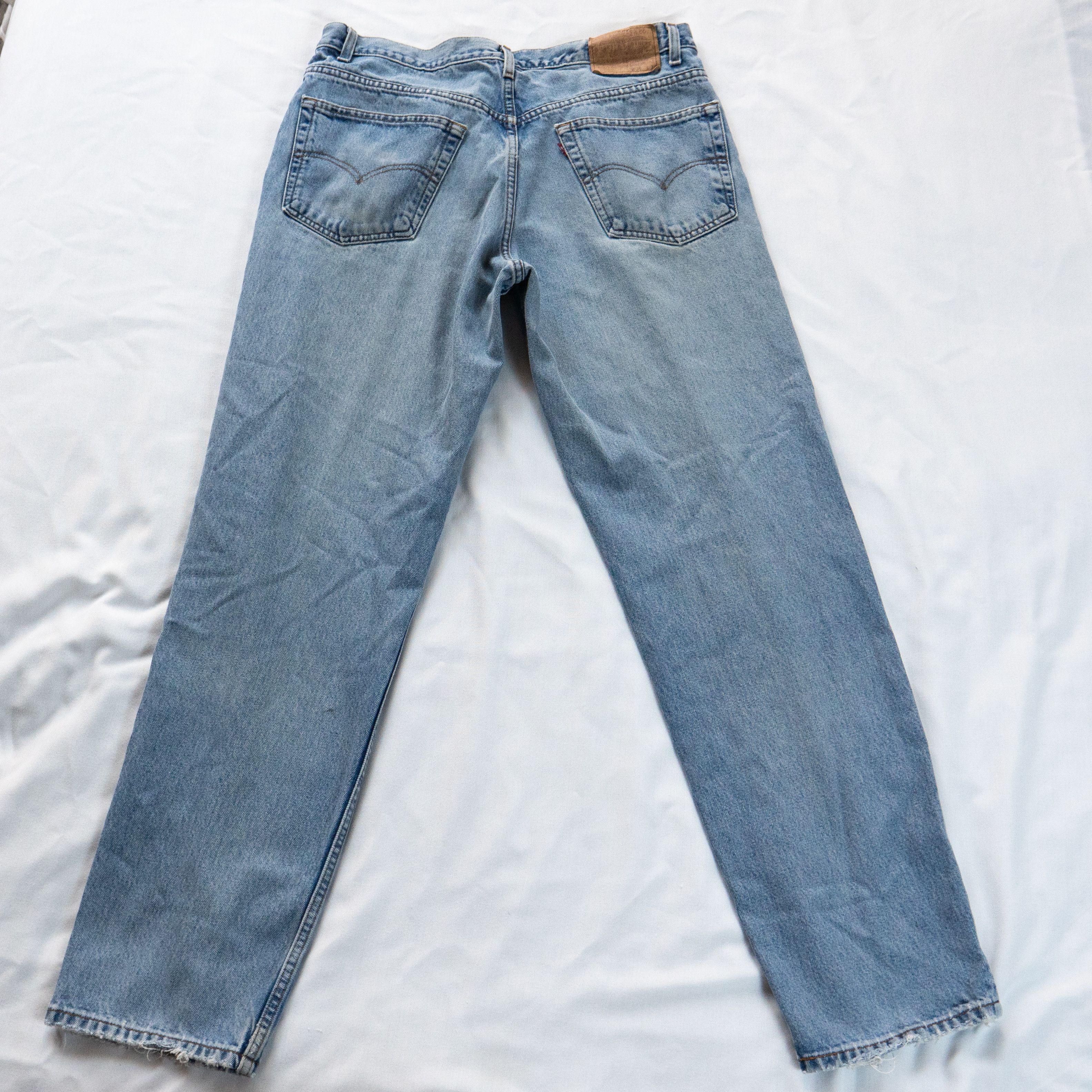 Levi's Vintage 1999 Levi’s 550 – W38 L34 – Relaxed Fit – Light Wash Size US 38 / EU 54 - 2 Thumbnail