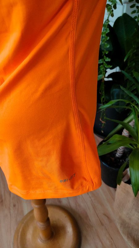 Nike Nike Pro Women's Sports T-shirt Size M Size US M / EU 48-50 / 2 - 7 Thumbnail
