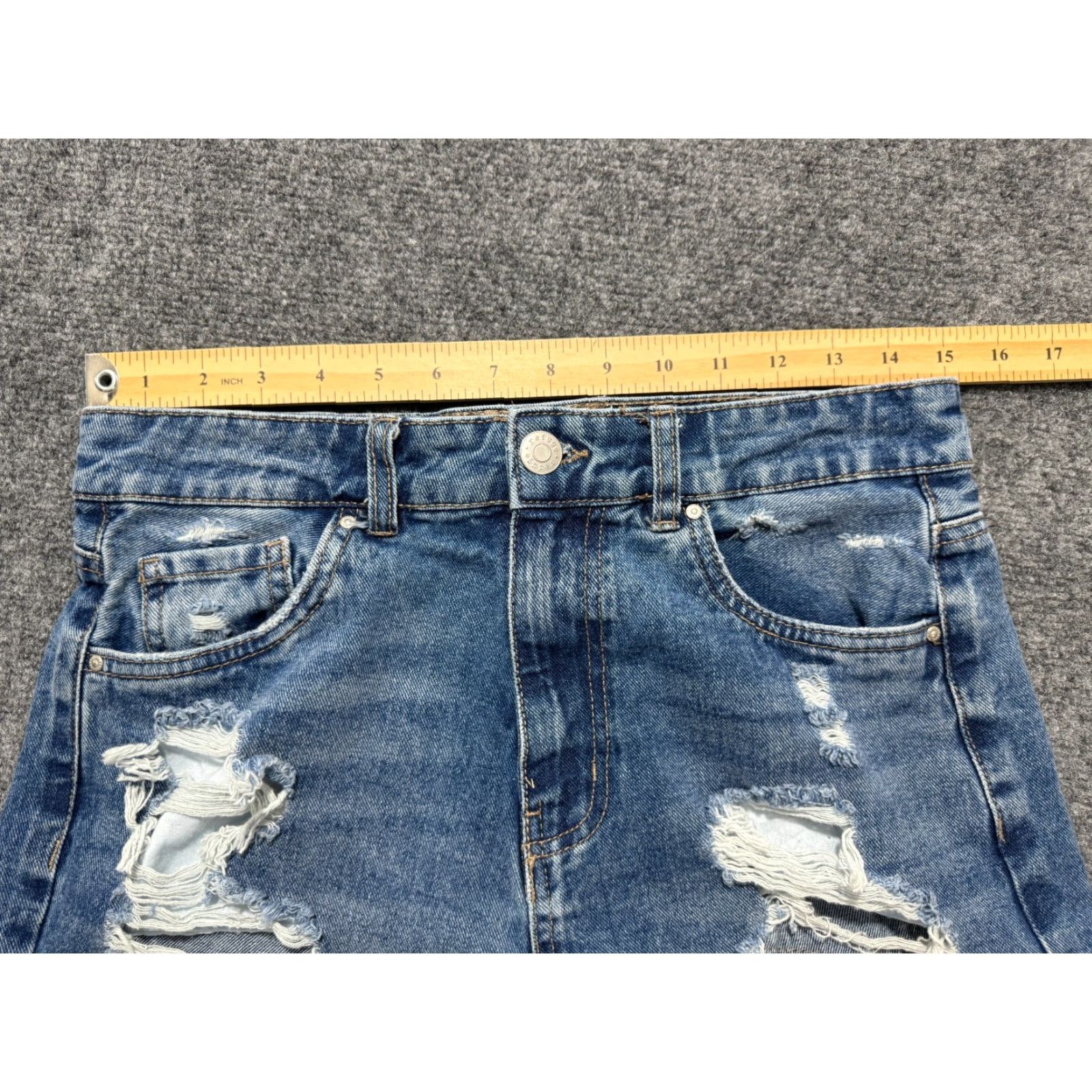 Denime VINTAGE Refuge Denim Distressed Ripped Jean Shorts Juniors Size 7 Blue Cuffed Size 30" / US 8 / IT 44 - 3 Thumbnail