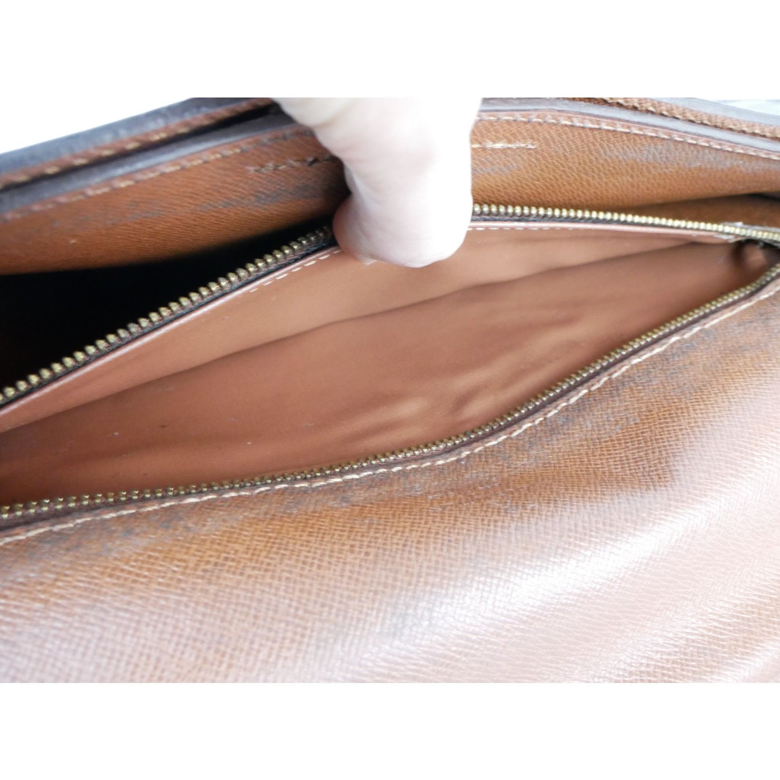 Louis Vuitton Louis Vuitton Monogram Porte-Documents Handbag Size ONE SIZE - 16 Thumbnail