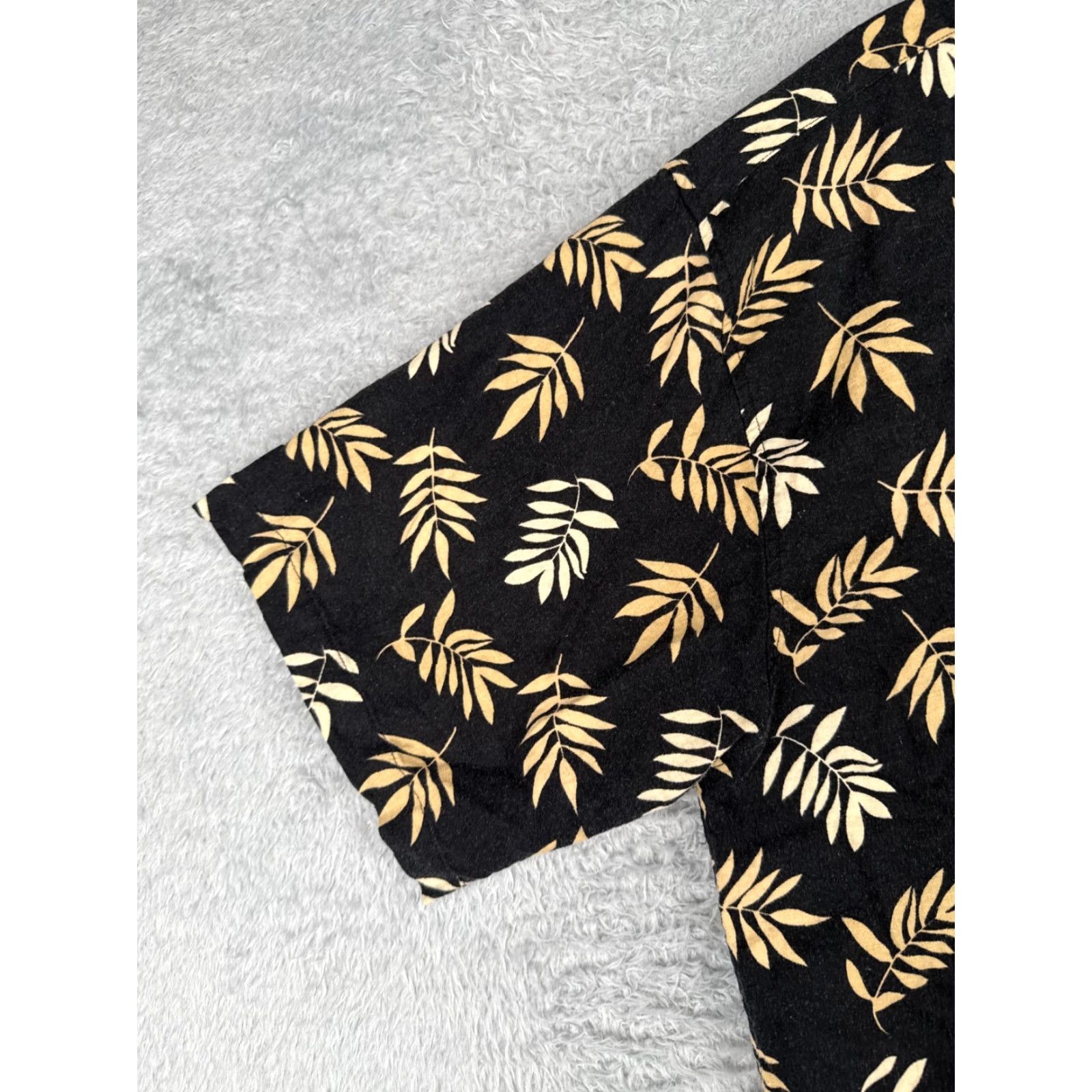Vintage Foliage Shirt Men 2XL Black Beige Leaf Linen Rayon Blend Button-Up Hawaiian Aloha Resort Beach Vacation Casual Vintage No Size US XXL / EU 58 / 5 - 3 Thumbnail