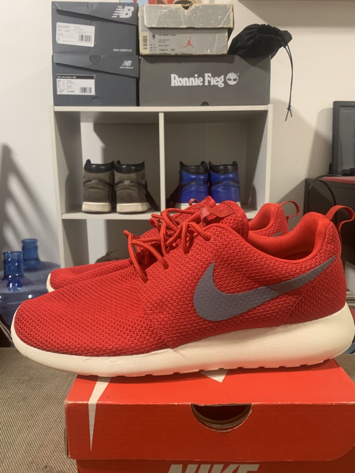 Nike Nike Roshe Run Sport Red/Cool Grey/Sail Size 9 OG ALL Size US 9 / EU 42 - 5 Thumbnail