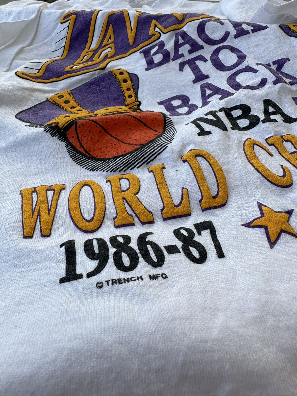 NBA × Vintage Vintage LA Lakers World Champion Trench MFG Tee Shirt Size US L / EU 52-54 / 3 - 7 Thumbnail