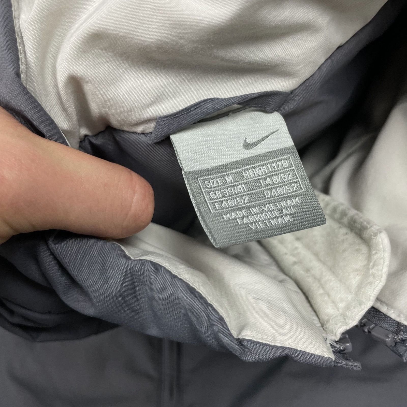 Nike × Vintage Nike Men's gray Swoosh Logo Full Zip Puffer Jacket M Size US M / EU 48-50 / 2 - 8 Thumbnail