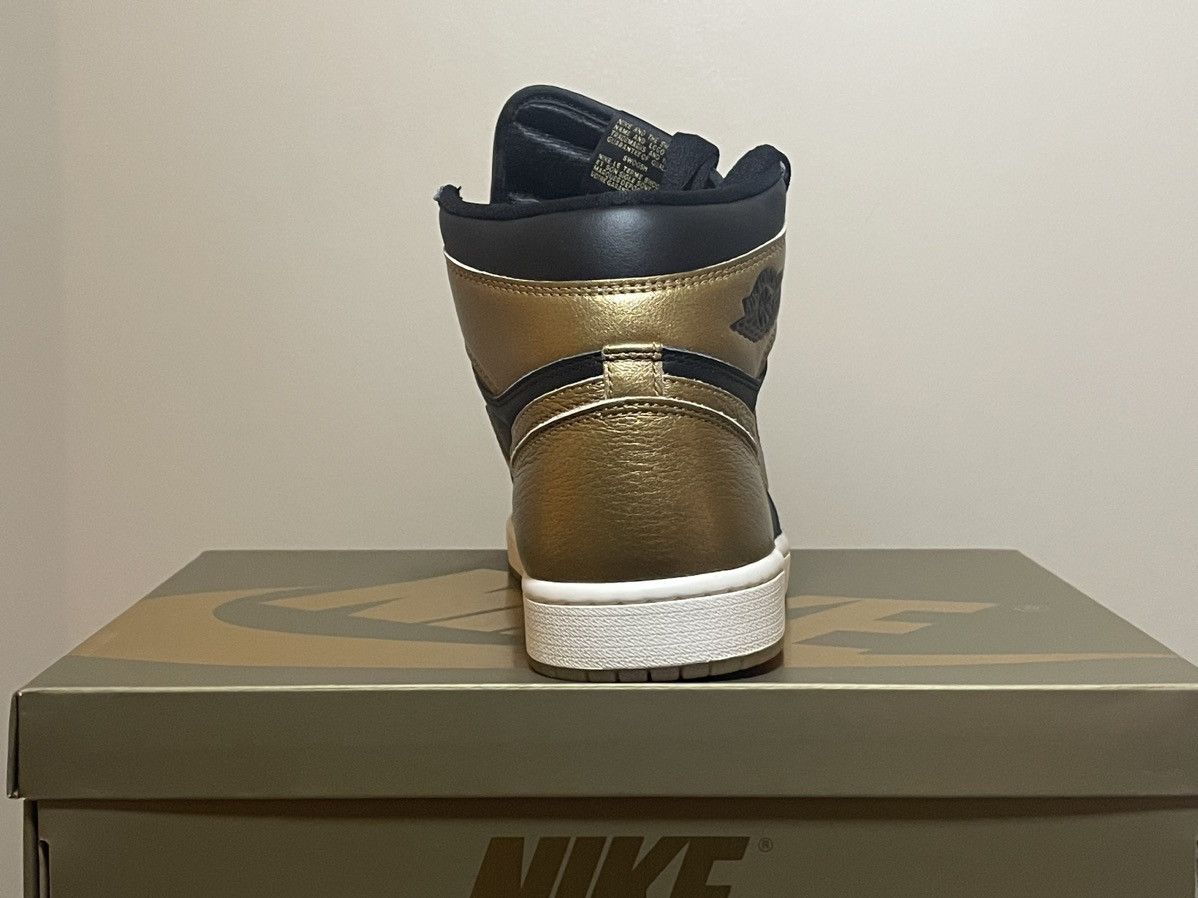 Jordan Brand × Nike Air Jordan 1 Rétro High OG “Black and Gold” Size US 9 / EU 42 - 6 Thumbnail