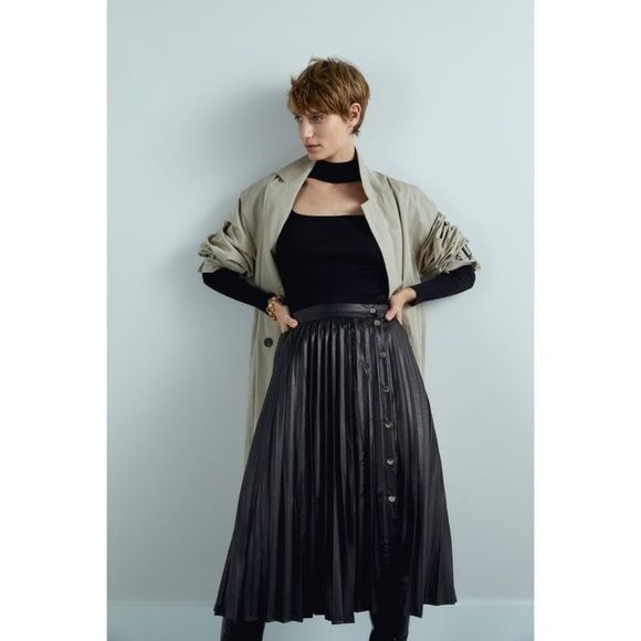 Zara Zara Black Faux Leather Pleated High Waist Skirt Size 27" / US 4 / IT 40 - 1 Thumbnail