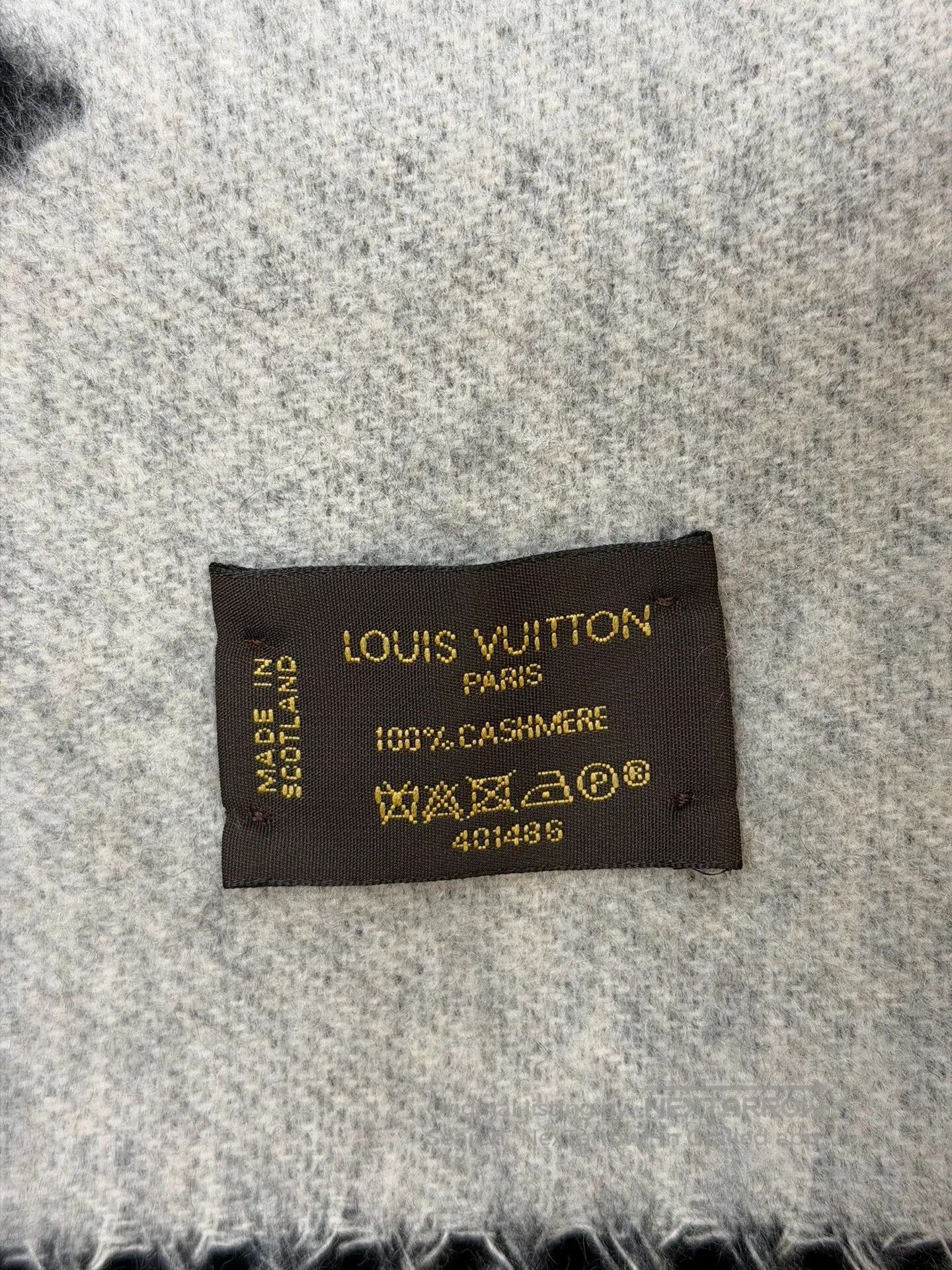 Louis Vuitton Louis Vuitton Monogram Cashmere Scarf. Size ONE SIZE - 3 Thumbnail