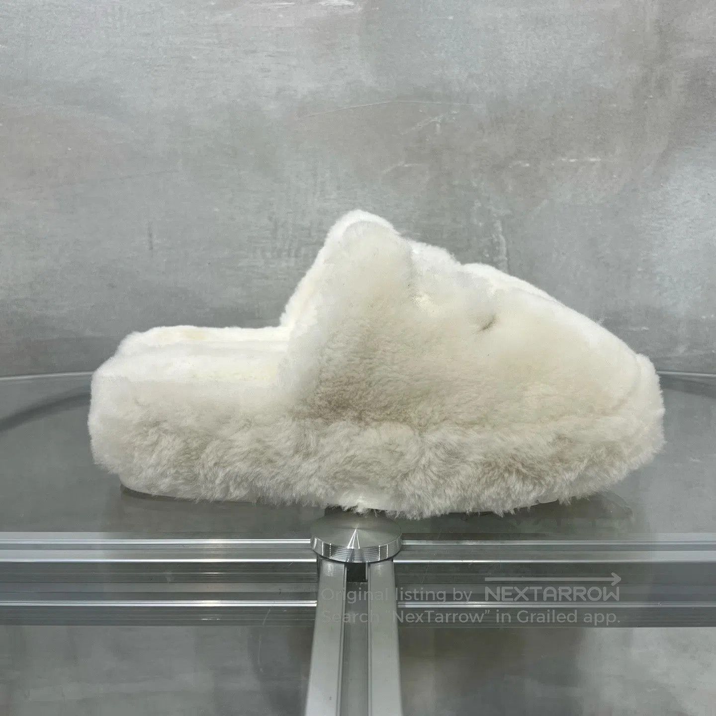 Chanel Chanel 24B White Fleece Slippers and Storage Bag Set Size US 5.5 / IT 35.5 - 4 Thumbnail