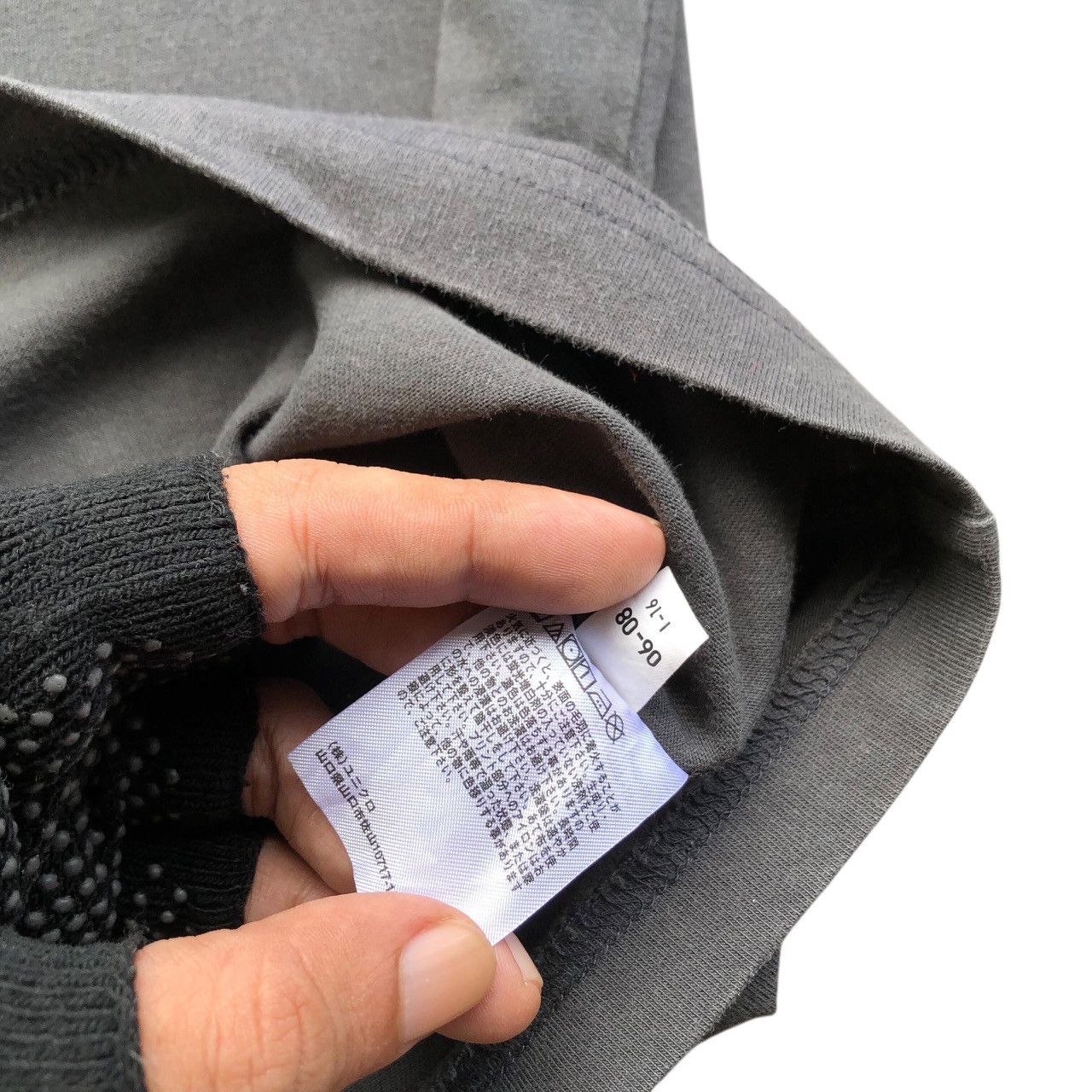 Kaws Japanese KAWS x UNIQLO tee Size US XL / EU 56 / 4 - 5 Thumbnail