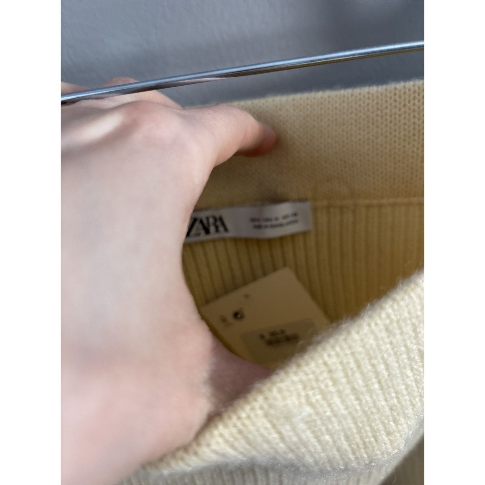 Zara Zara Cream Colored Sweater Skirt Or Top Medium Size M / US 6-8 / IT 42-44 - 3 Thumbnail