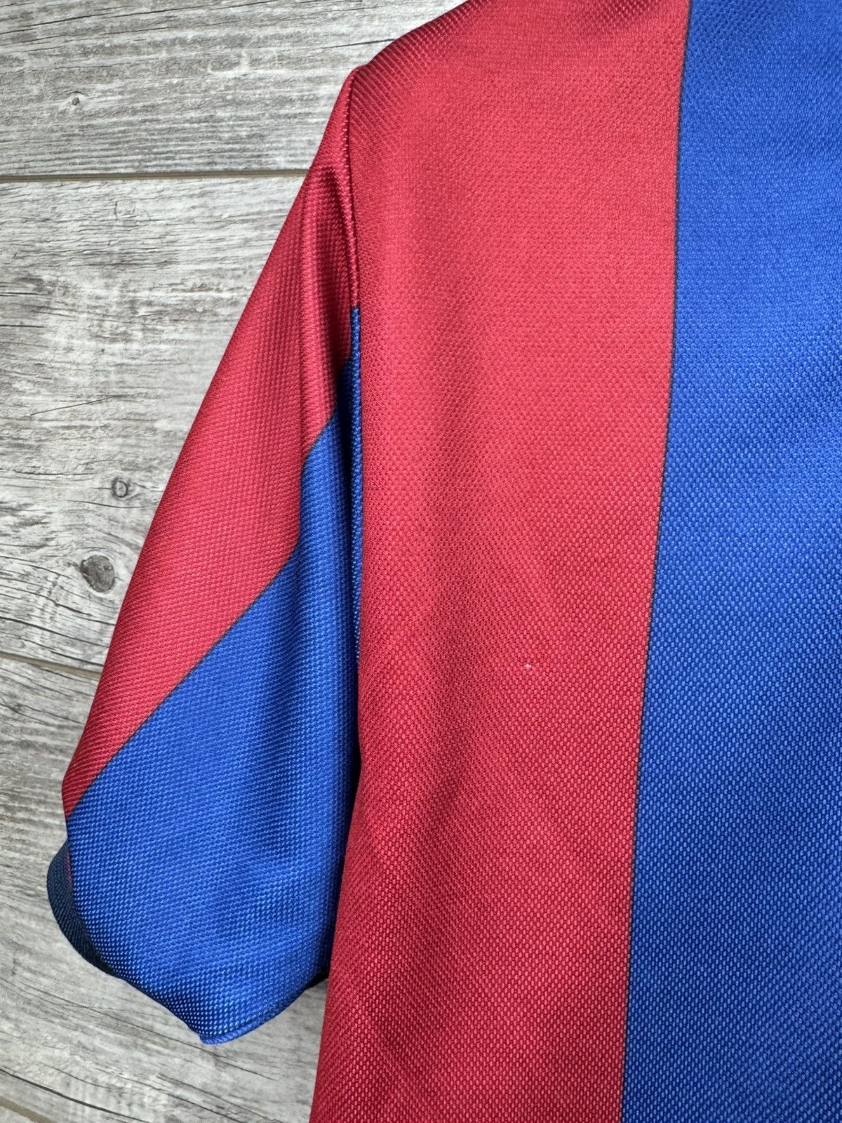 Nike BARCELONA 1998 1999 HOME FOOTBALL NIKE SHIRT SOCCER JERSEY Size US S / EU 44-46 / 1 - 12 Thumbnail