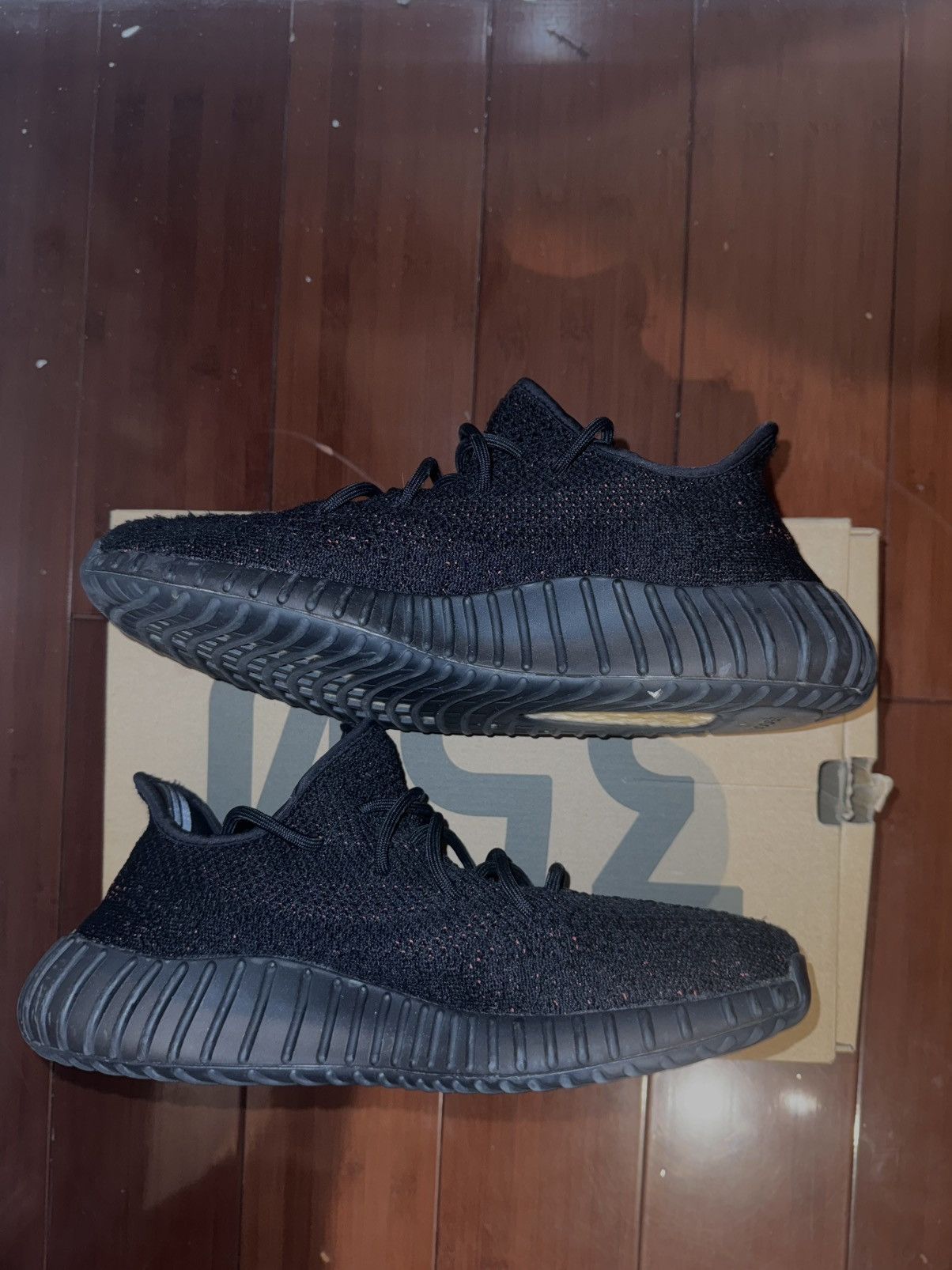 Adidas YZY Boost 350 V2 Size US 10.5 / EU 43-44 - 2 Thumbnail