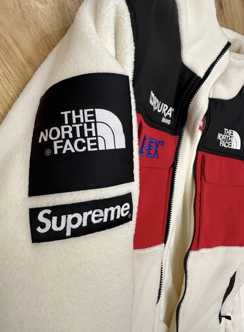 The North Face Supreme tnf north face expedition fleece jacket white red Size US M / EU 48-50 / 2 - 3 Thumbnail