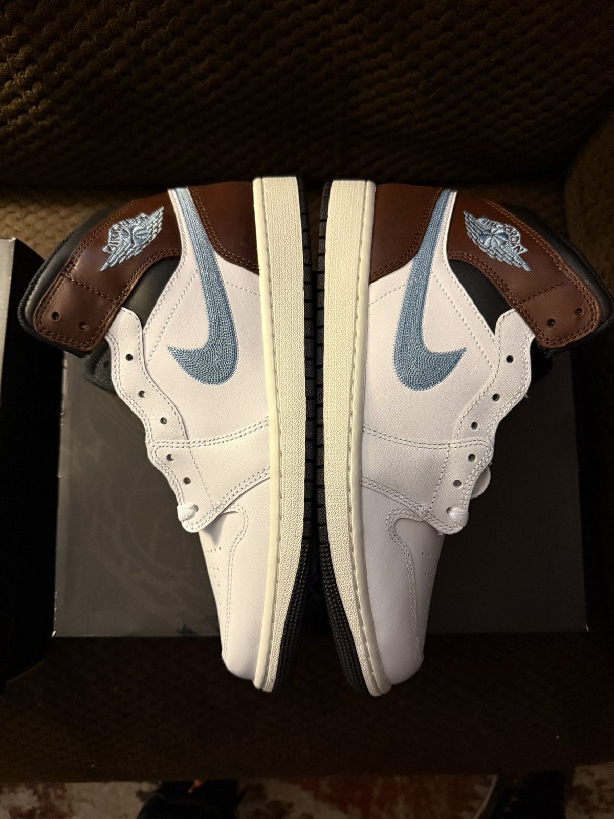 Jordan Brand Nike Jordan 1 retro SE Mid “UNC Mocha” New w/ OG Box! size 8 Size US 8 / EU 41 - 1 Thumbnail