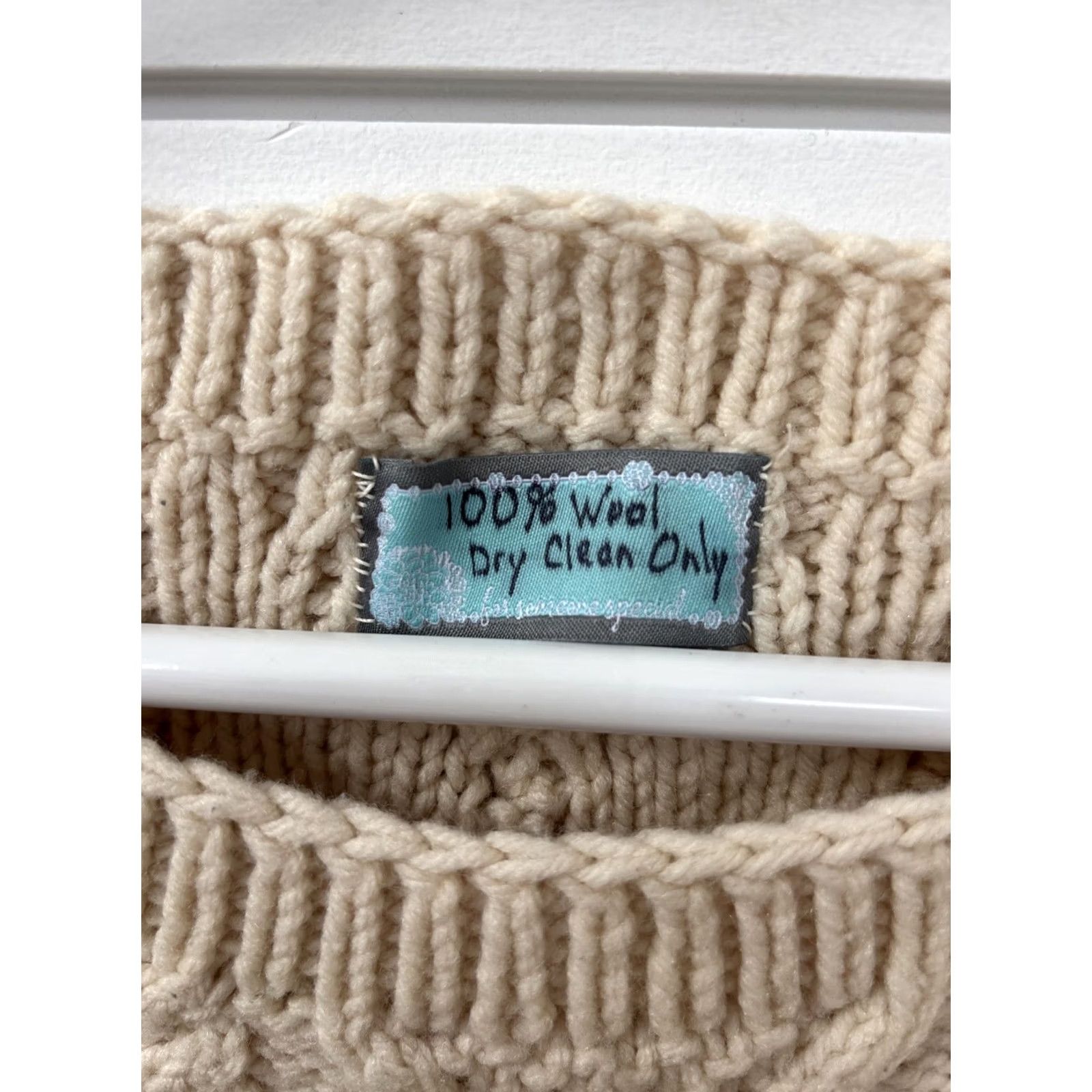 Vintage VINTAGE Hand Knit Chunky Cable Knit Ivory Pure Wool Fisherman’s Sweater Womens XL Shirt Womens XL Ivory 1990s Size XL / US 12-14 / IT 48-50 - 4 Thumbnail