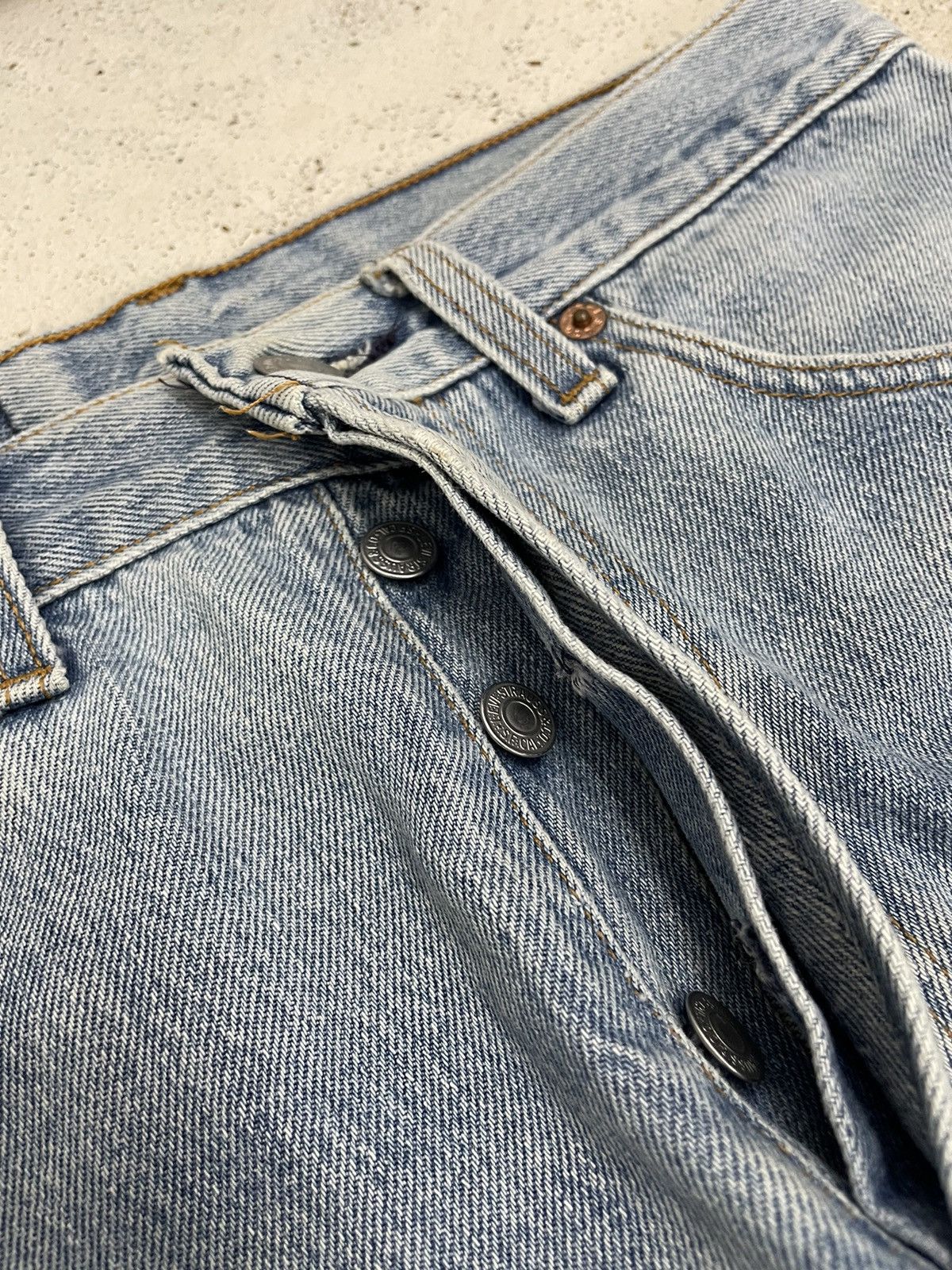 Levi's Vintage Levi’s 501 Light Wash Buttonfly Distressed USA Made Size US 27 - 20 Thumbnail