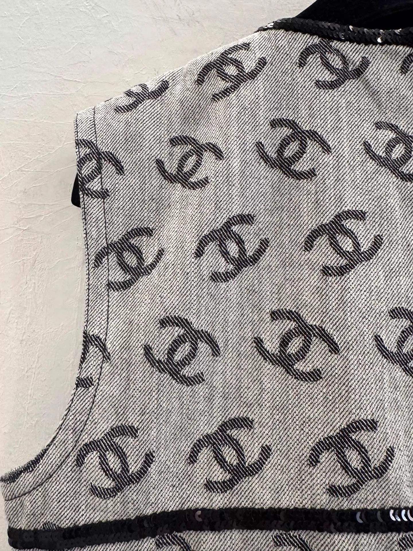 Chanel Chanel women's light gray sequin denim CC all over logo Size M / US 6-8 / IT 42-44 - 4 Thumbnail