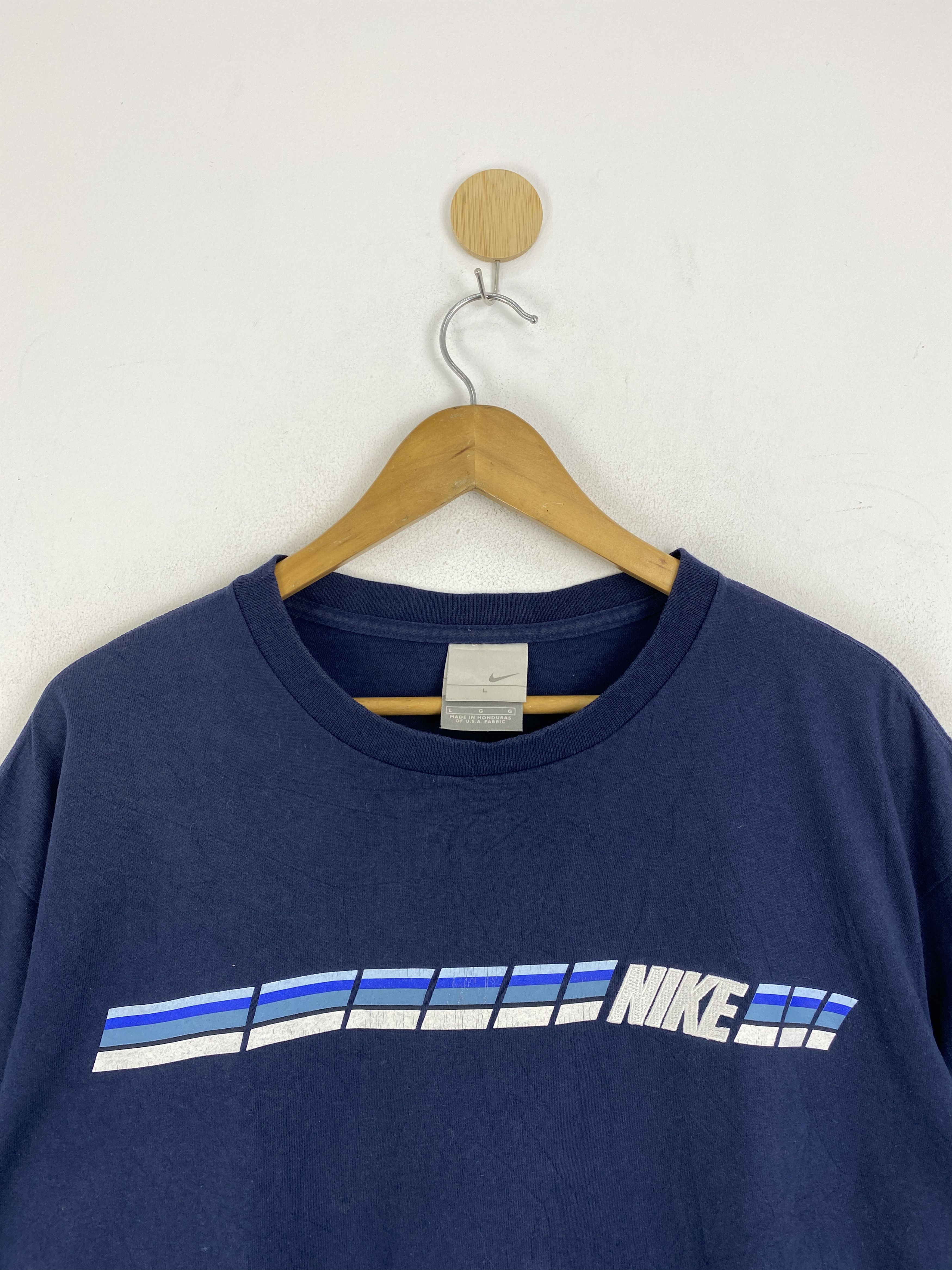 Nike × Vintage Vintage Y2k Nike Logo Crewneck T Shirt TA0704 Size US L / EU 52-54 / 3 - 2 Thumbnail