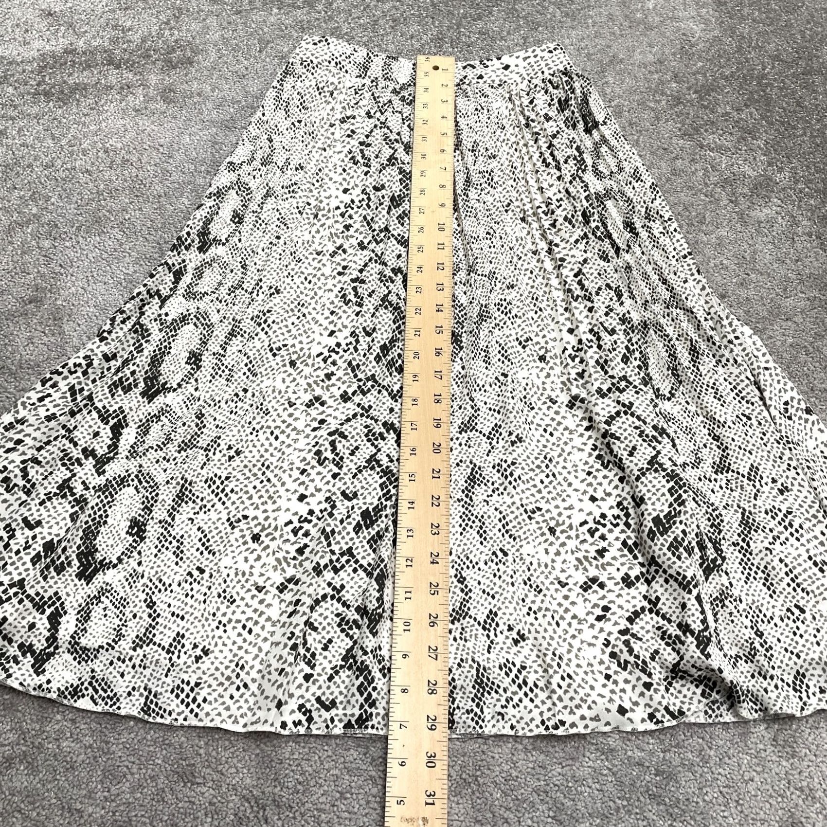 J.Crew J. Crew Snake Skin Pleated Midi Skirt Womens 0 White Gray Animal Print Lined Size 25" / US 0 / IT 36 - 7 Thumbnail