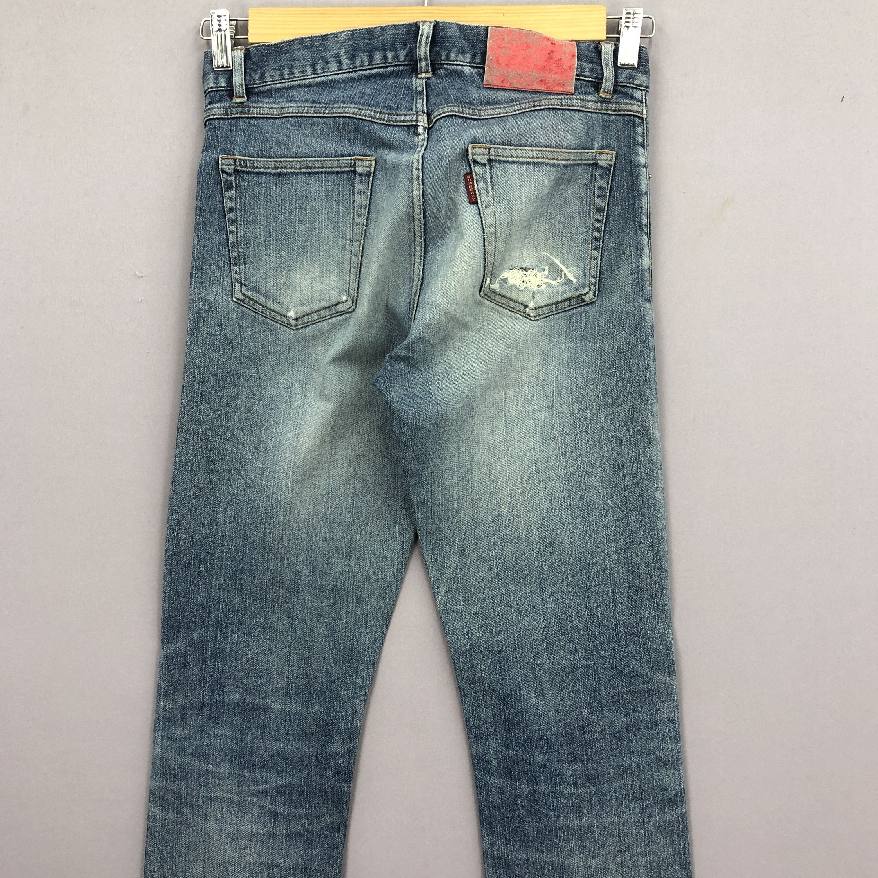 Burberry Vintage Burberry Jeans Burberrys Faded Light Wash Denim Size 28" / US 6 / IT 42 - 4 Thumbnail