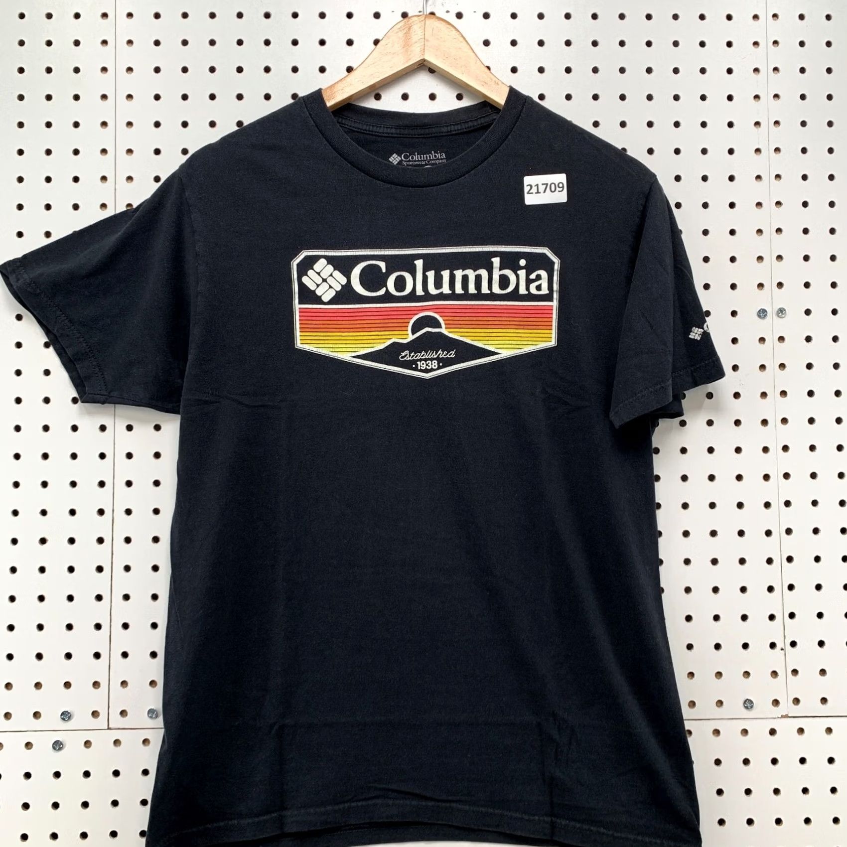 Logo 7 Columbia Shirt Mountain Sun Graphic Logo Adult Small Short Sleeve Black 18.5x26.5 Mens / Unisex Size US S / EU 44-46 / 1 - 7 Thumbnail