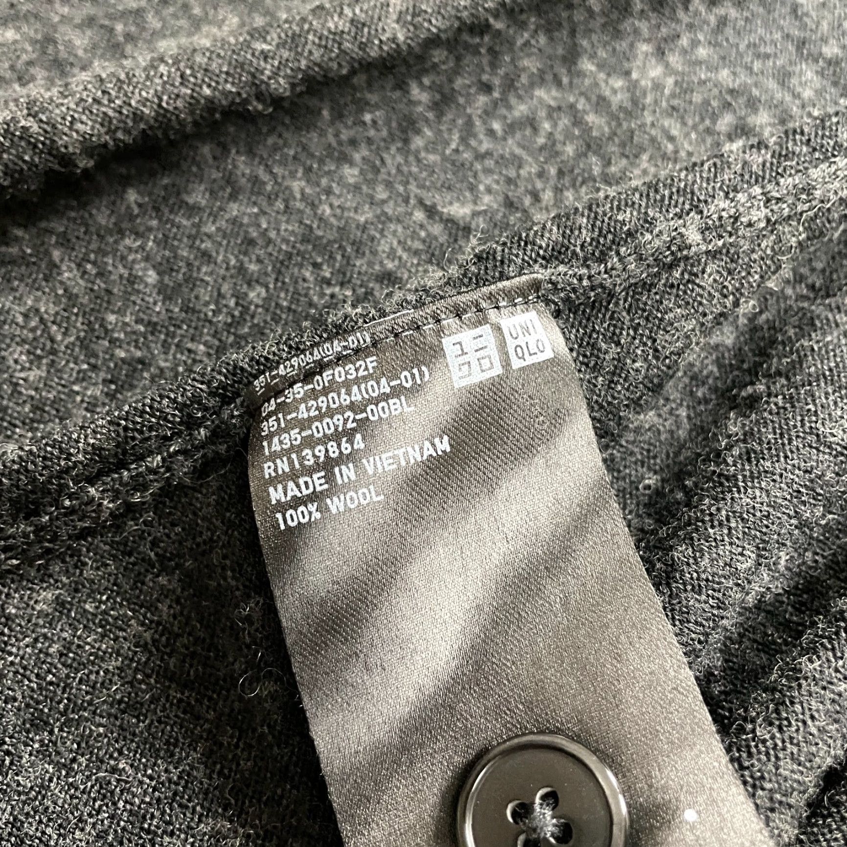Uniqlo Uniqlo Sweater Women Petites XXS Gray Wool Cardigan V-Neck Button Knit All Seasons Lightweight Size XXS / US 00 / IT 34 - 4 Thumbnail