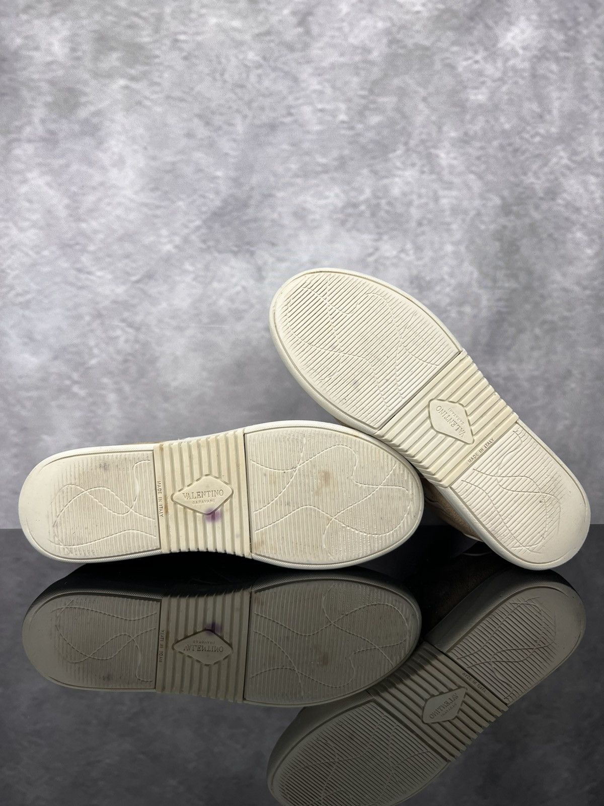 Valentino Valentino Garavani Leather Low-Top Sneakers Beige | Size 40 Size US 7 / EU 40 - 10 Thumbnail