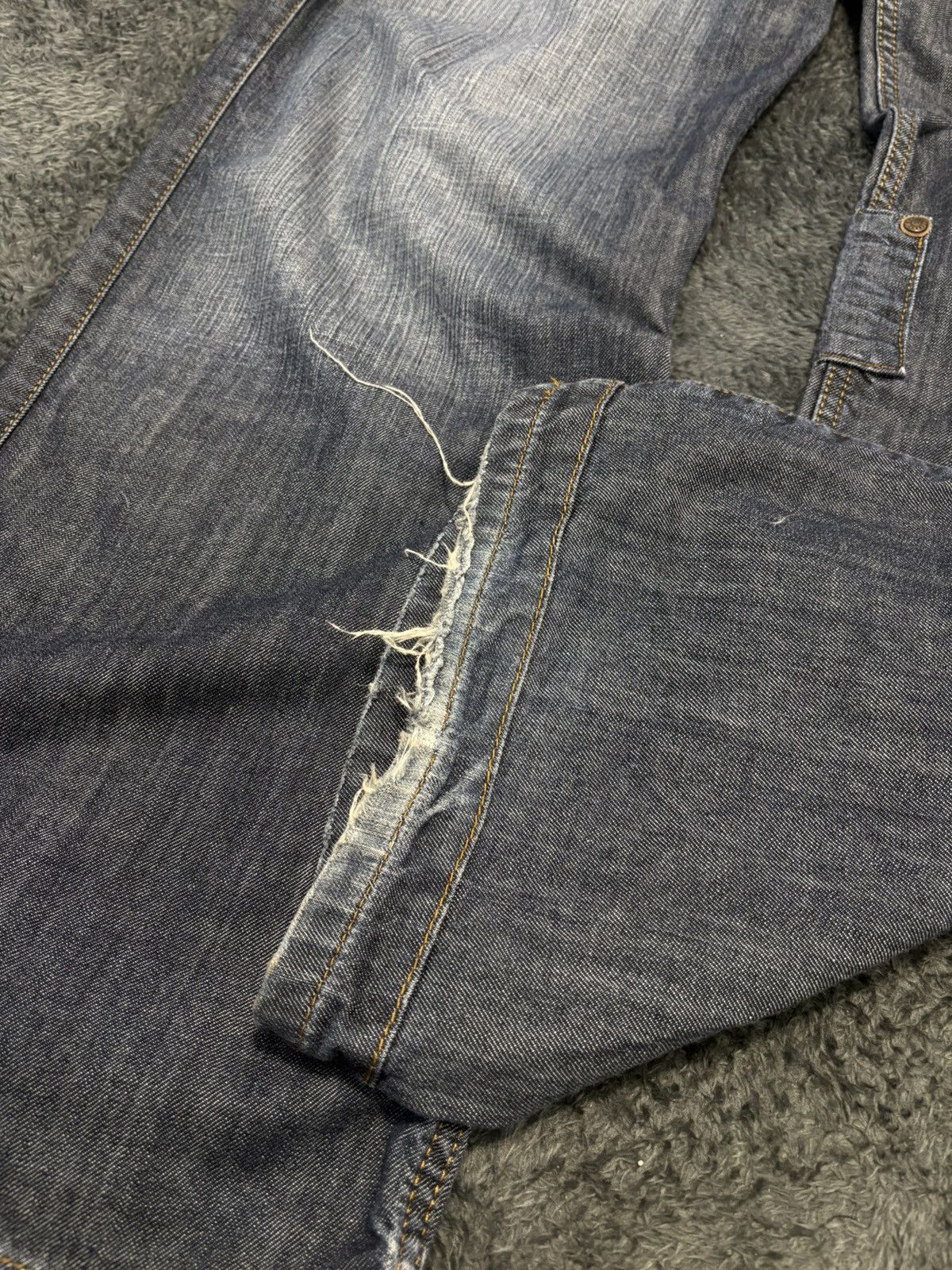 Japanese Brand Vintage 2000s Distressed Baggy Buckle Jeans Levis Style Size US 34 / EU 50 - 9 Thumbnail