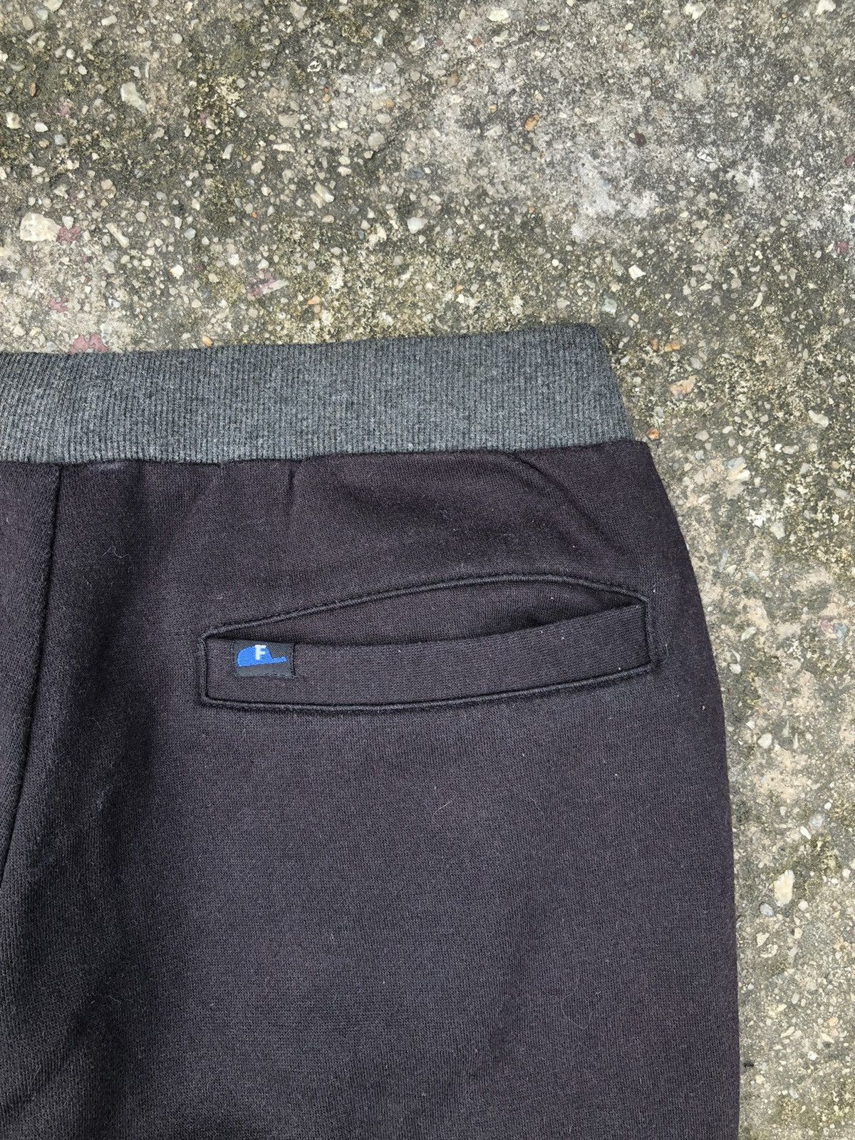 Fubu × Vintage Vintage Fubu Underground Small Logo Sweatpant Size US 30 / EU 46 - 9 Thumbnail