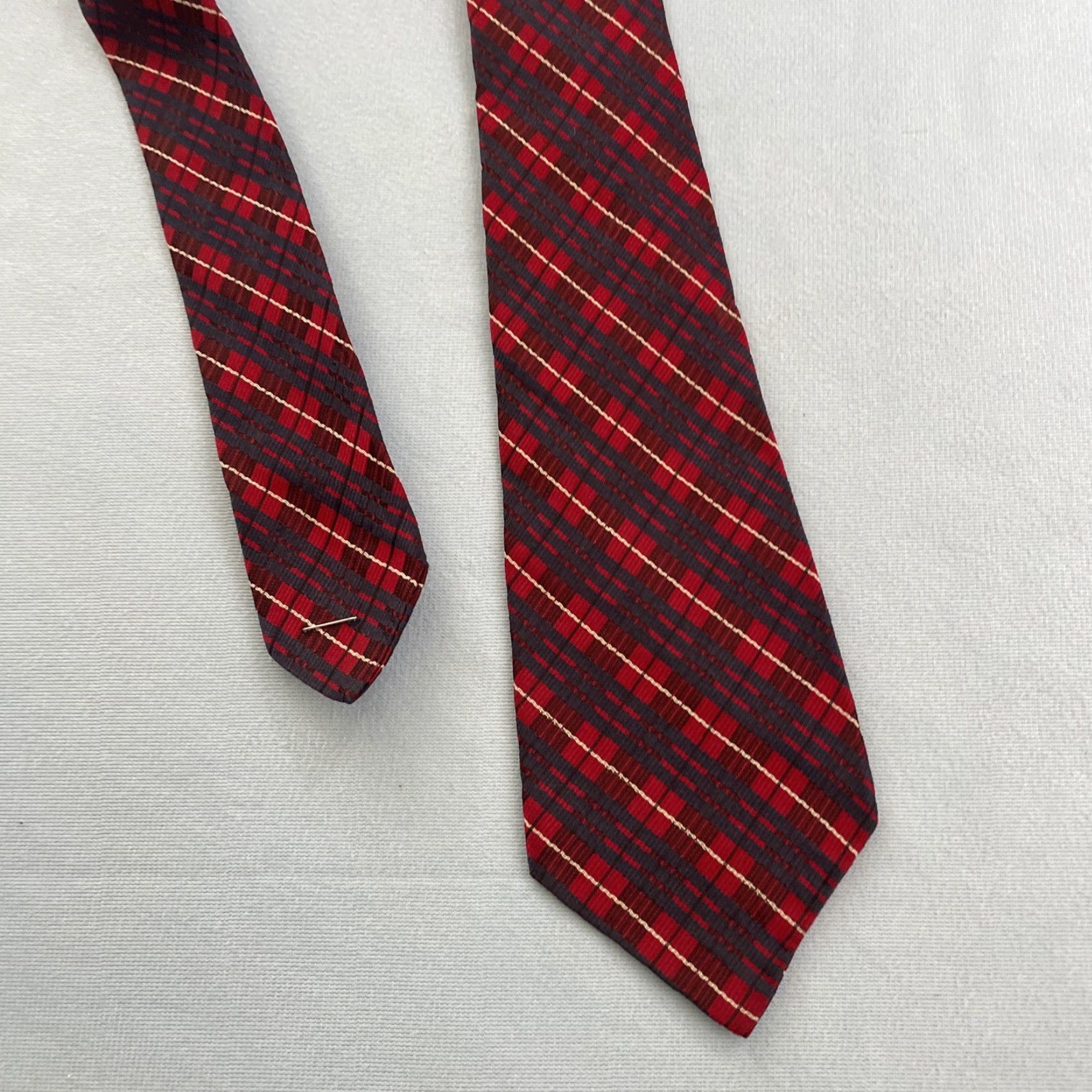 Vintage vtg Wickenden's SLO Hamil Neck Tie Polyester Woven Texture Red Plaid 3x54 Capsule Necktie Masculine Men’s Tie Vintage Size ONE SIZE - 4 Thumbnail