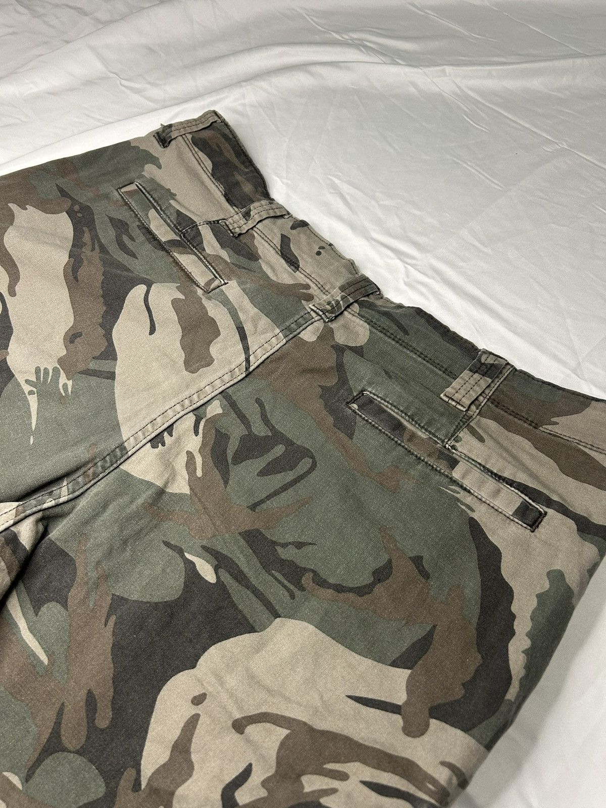 Wrangler WRANGLER CAM CARGO SHORTS - GREEN N KHAKI Size US 34 / EU 50 - 5 Thumbnail