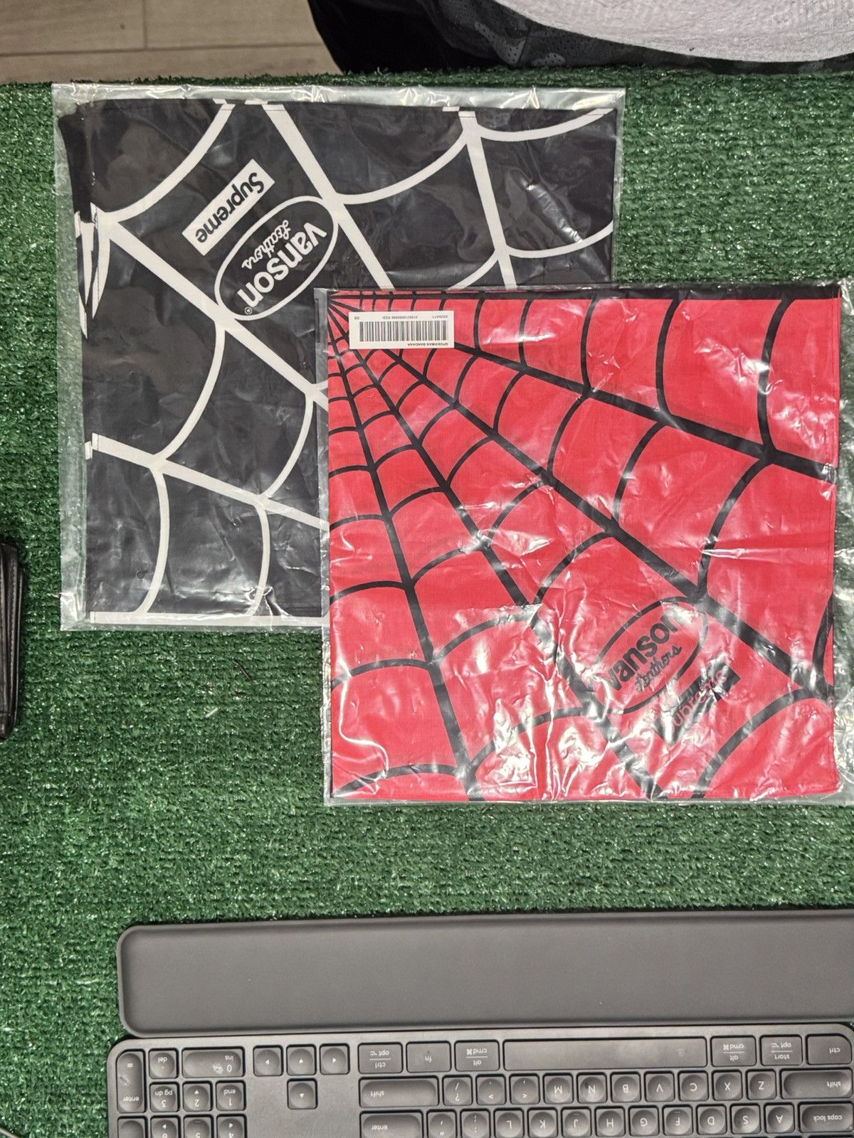 Supreme New Supreme Woven Straw Mat Red & Black | Grailed