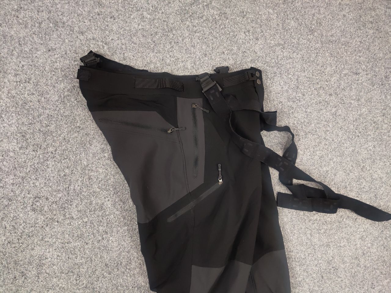 Haglofs Haglofs Pro Shell Black Zip Ski pants with suspenders Size US 36 / EU 52 - 13 Thumbnail