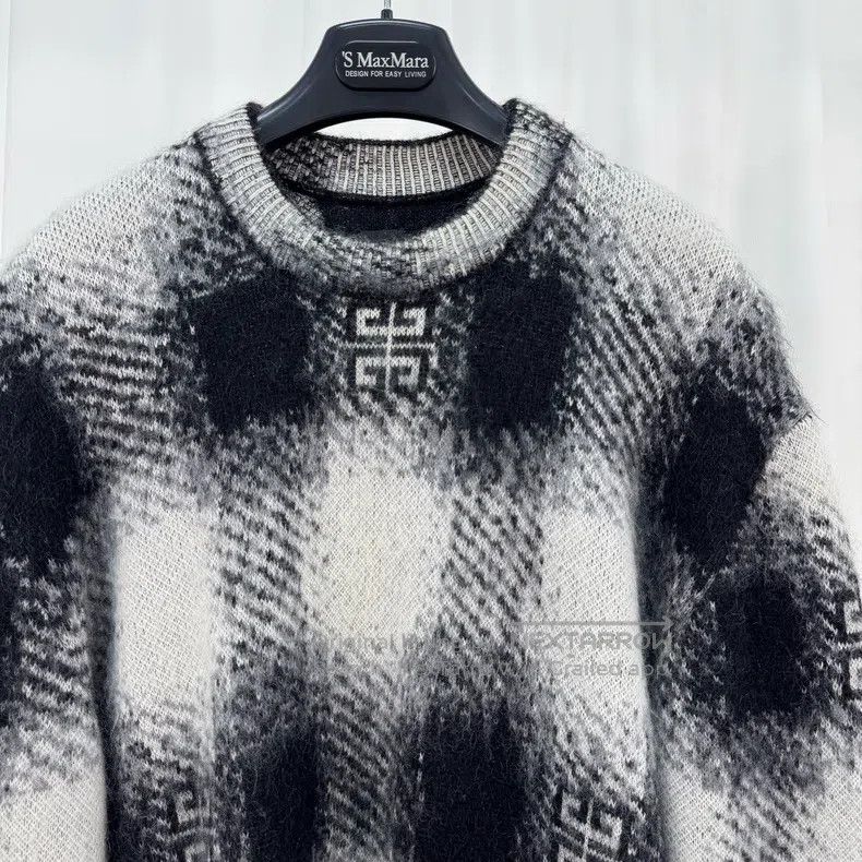 Givenchy Givenchy Mohair black and white checkered sweater Size US L / EU 52-54 / 3 - 3 Thumbnail