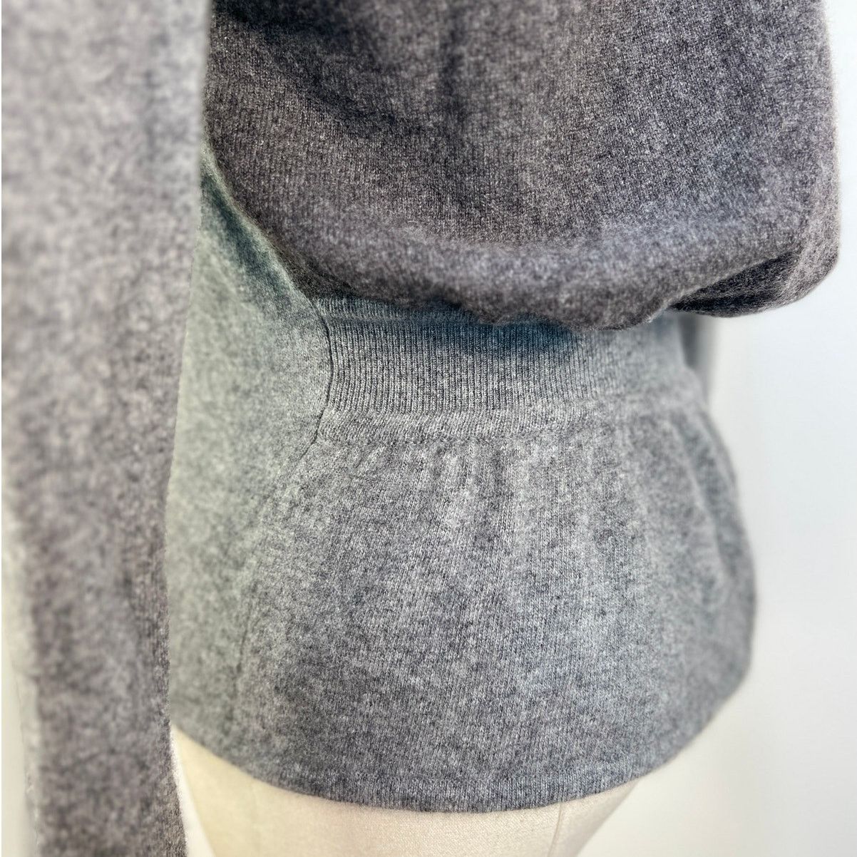 Valentino Vintage 80s Valentino Cashmere Turtleneck Gray Sweater Size S / US 4 / IT 40 - 10 Thumbnail