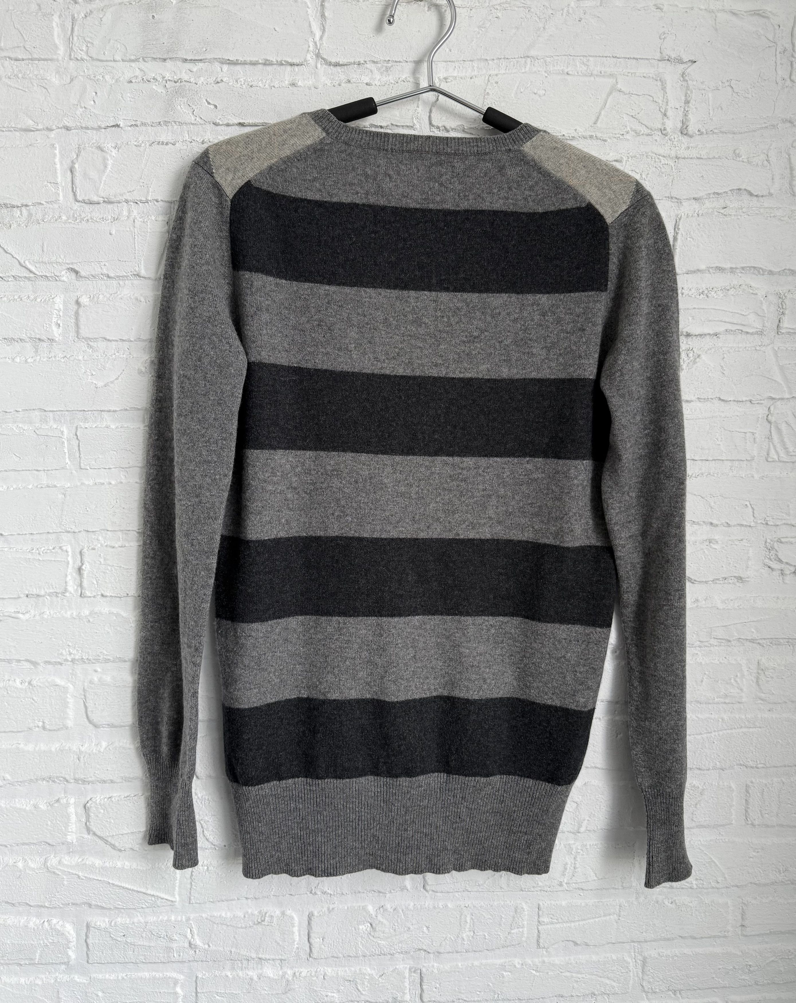 Burberry Burberry cashmere argyle v-neck sweater Size US S / EU 44-46 / 1 - 7 Thumbnail