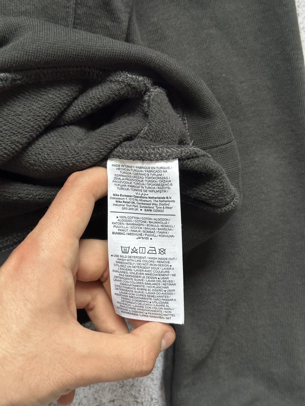 Nike Vintage Nike Hoodie Big Logo Centre Black Fit Size US S / EU 44-46 / 1 - 7 Thumbnail